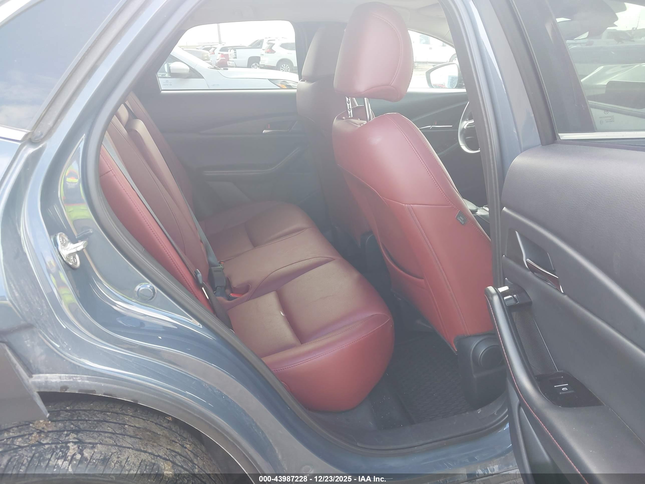 MAZDA CX-30 image 8
