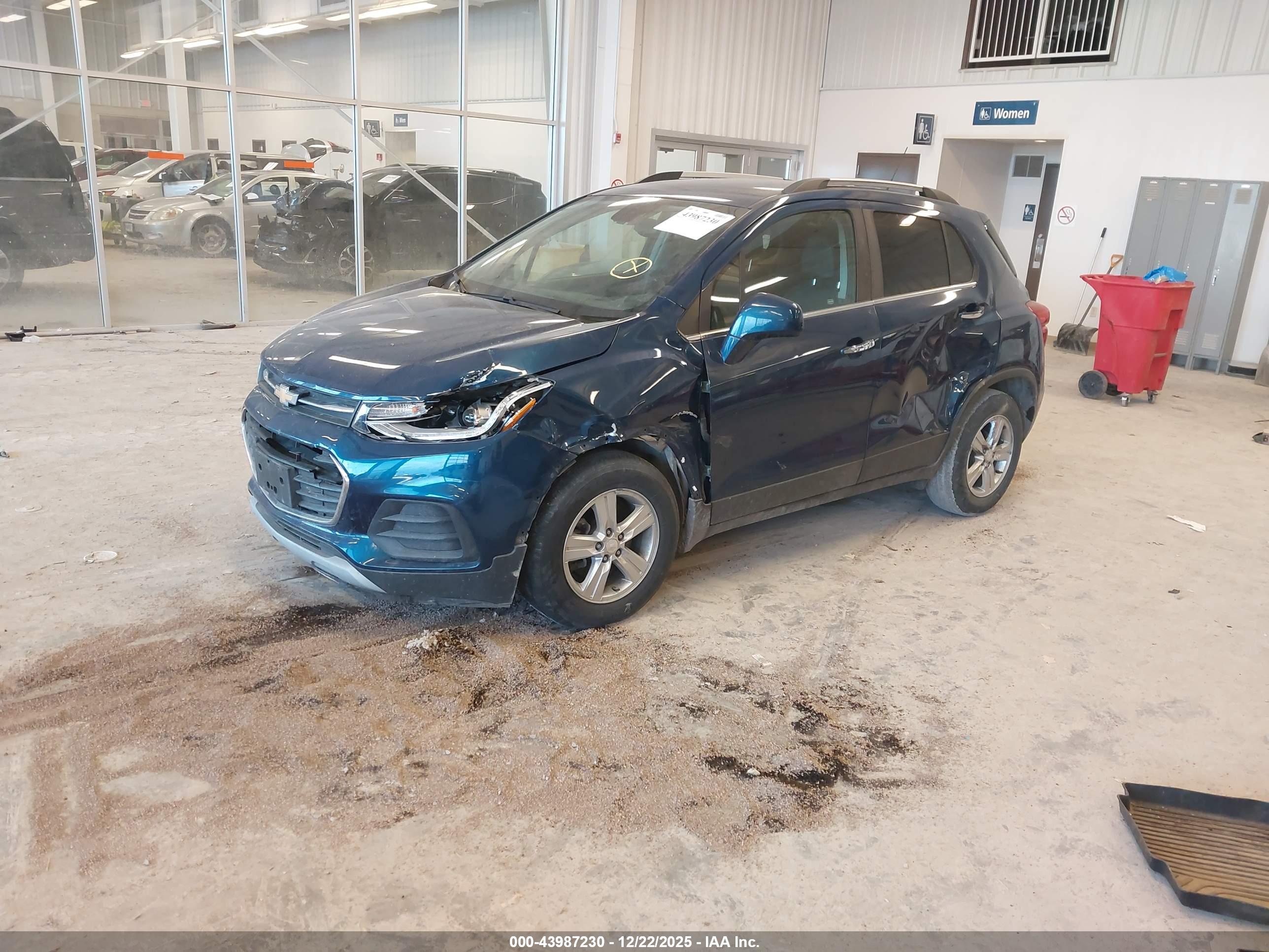 CHEVROLET TRAX image 2