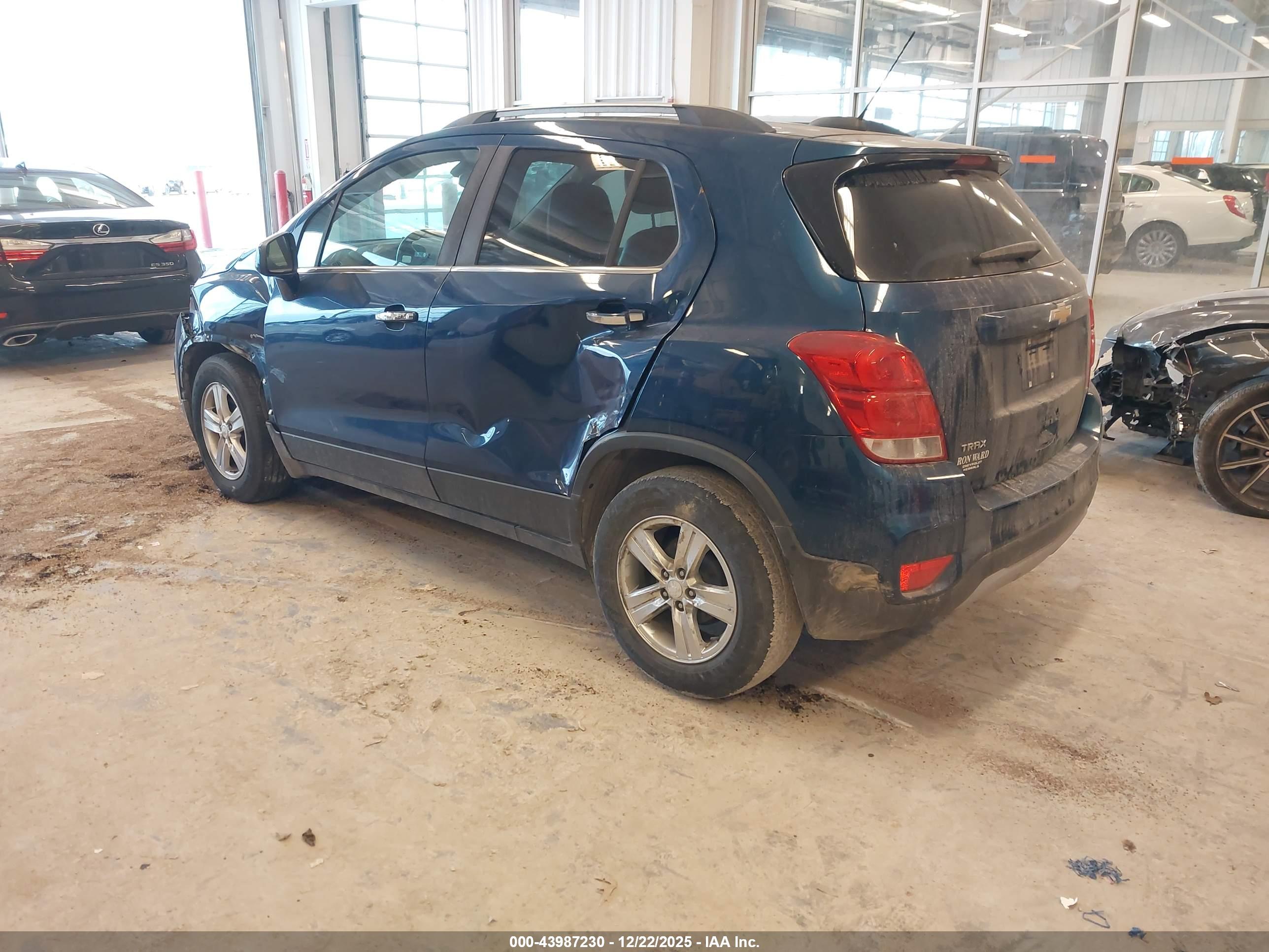 CHEVROLET TRAX image 3