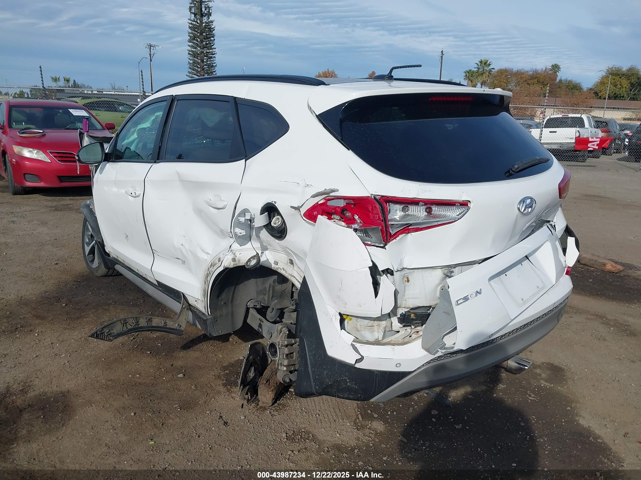 HYUNDAI TUCSON image 3