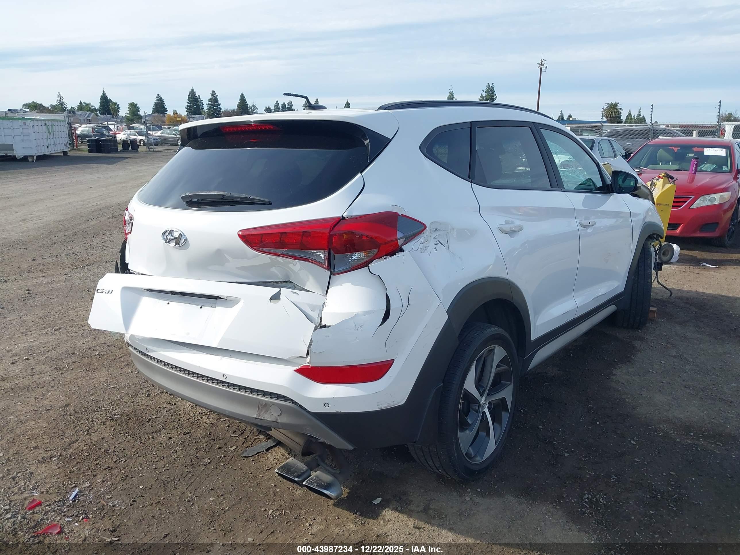 HYUNDAI TUCSON image 4