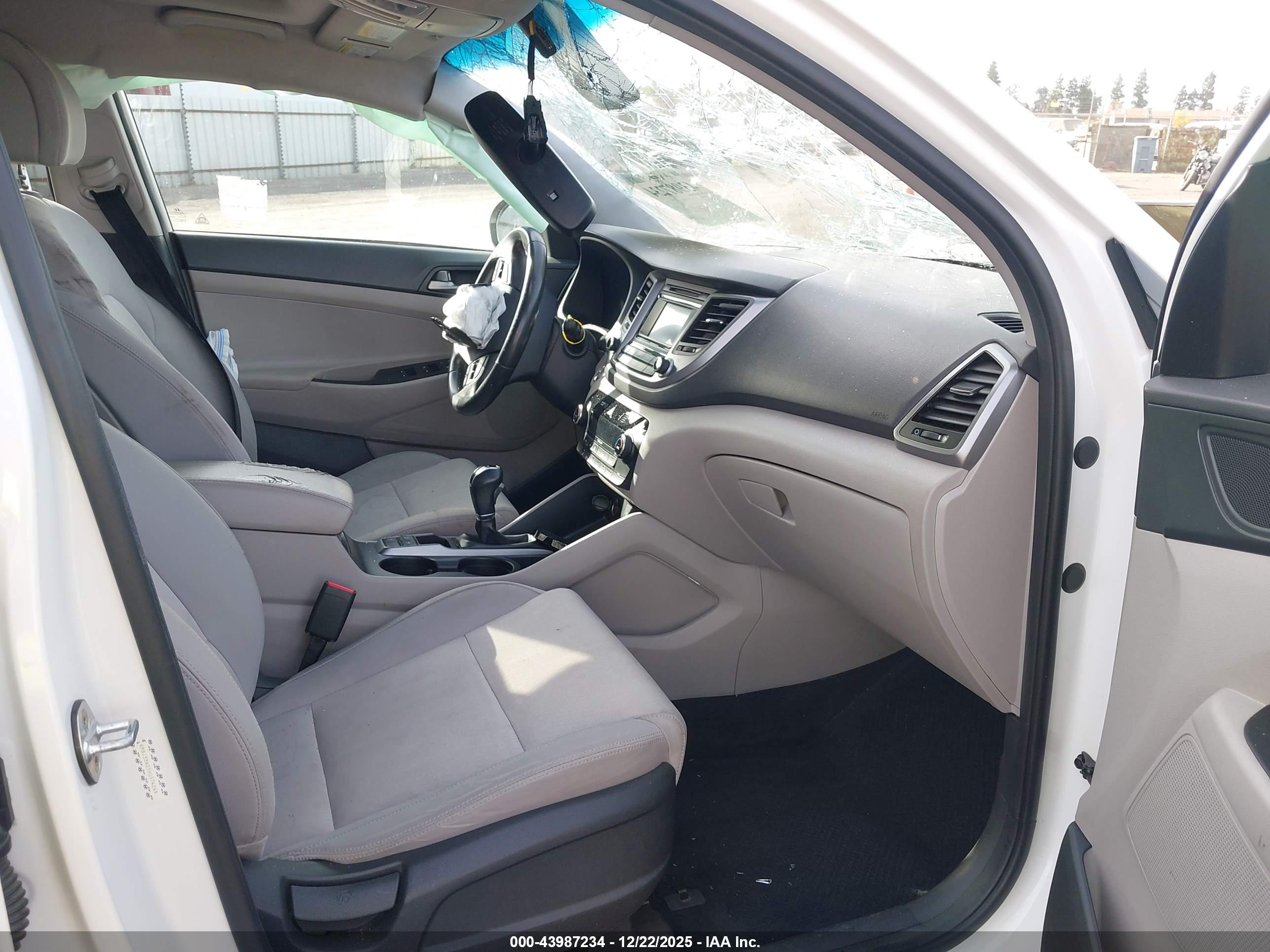 HYUNDAI TUCSON image 5