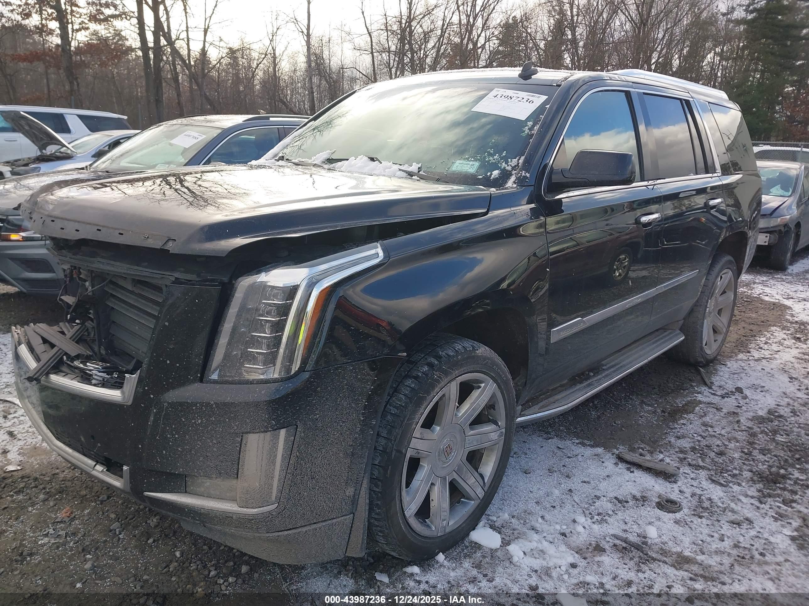 CADILLAC ESCALADE image 2
