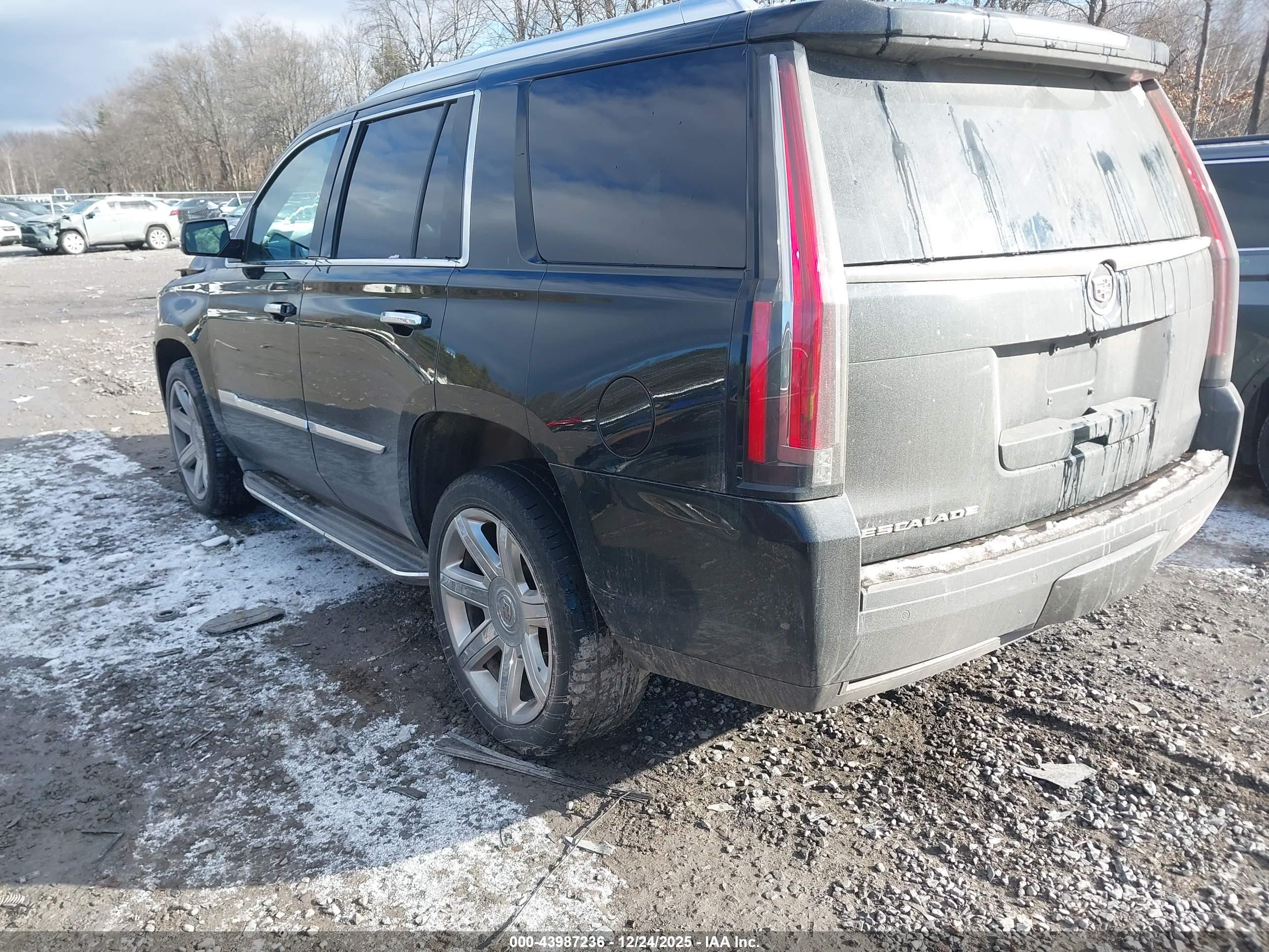 CADILLAC ESCALADE image 3