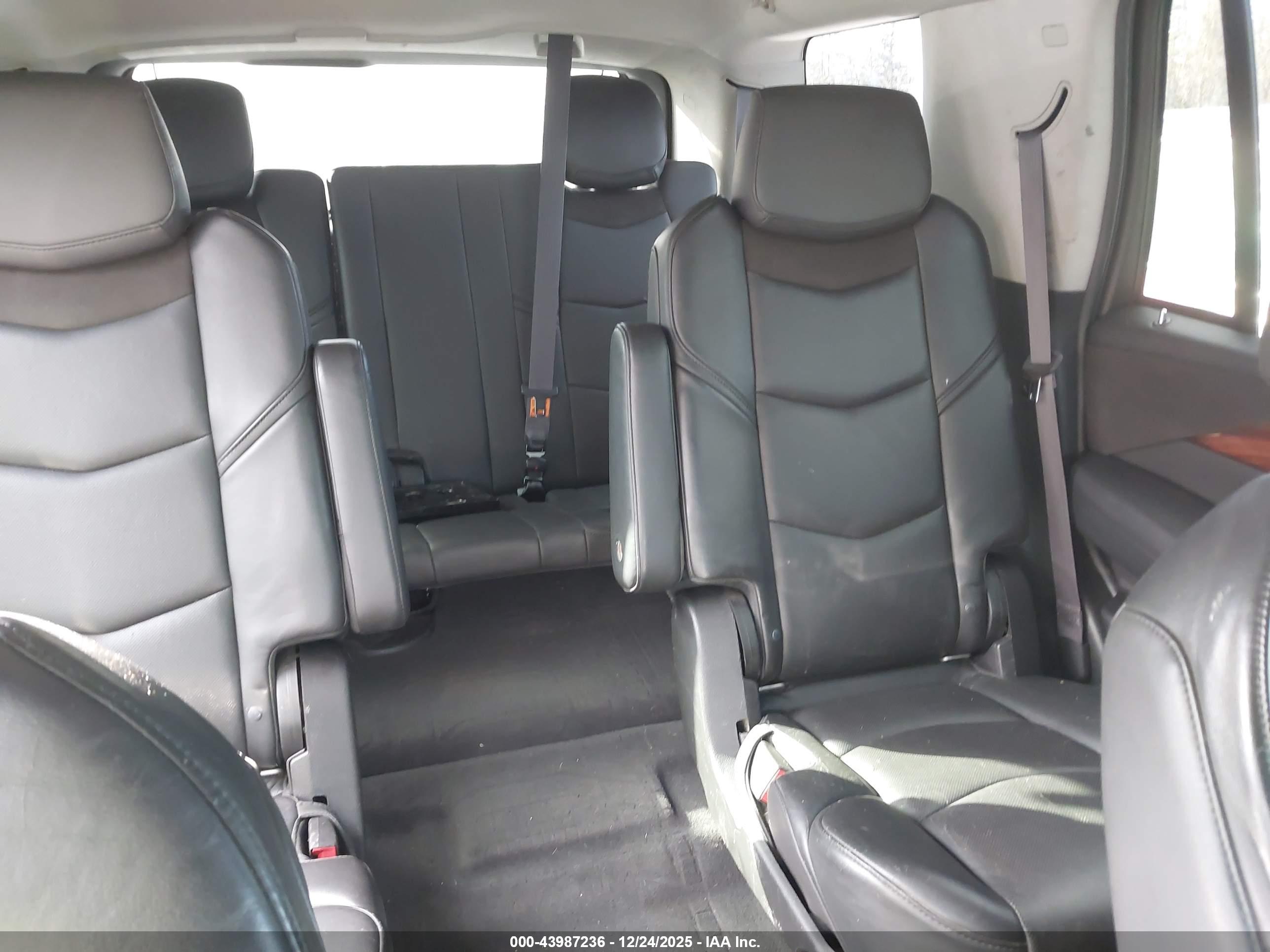 CADILLAC ESCALADE image 8