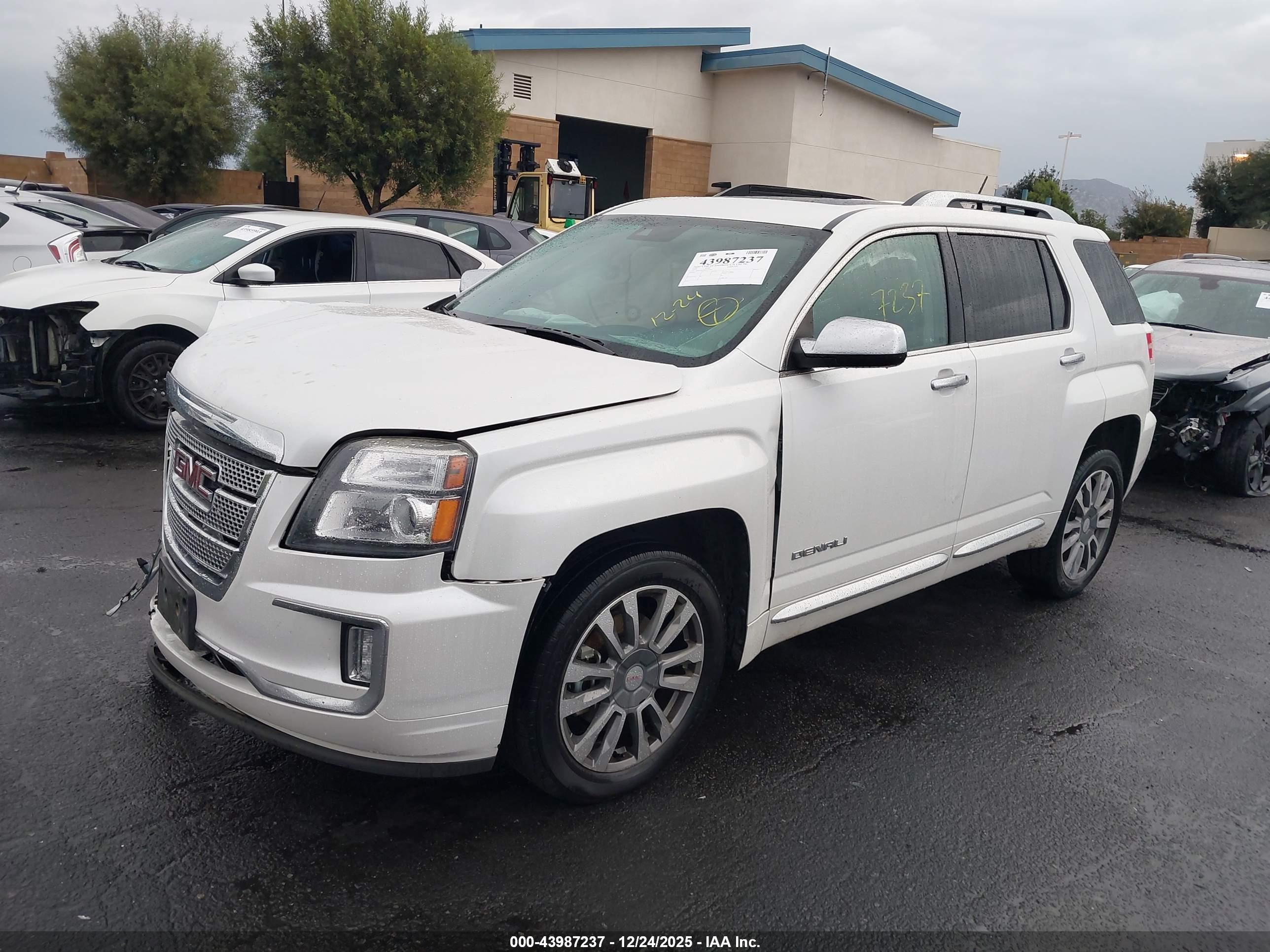 GMC TERRAIN image 2