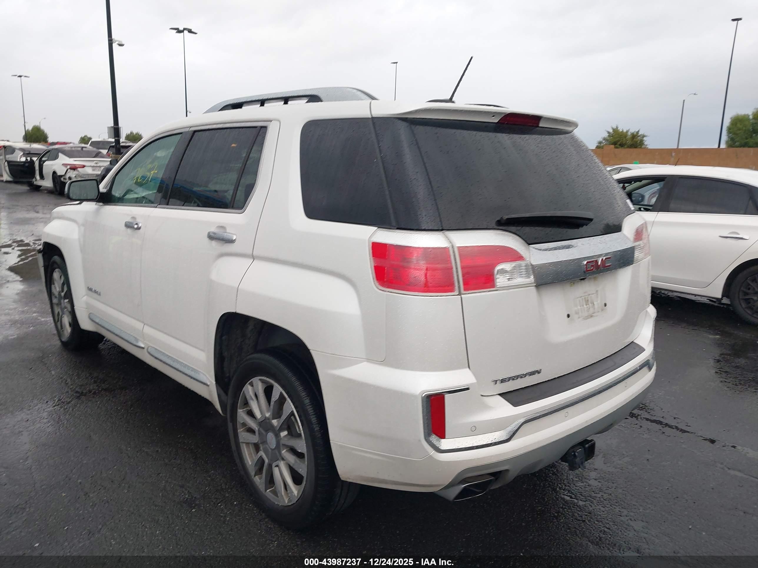 GMC TERRAIN image 3