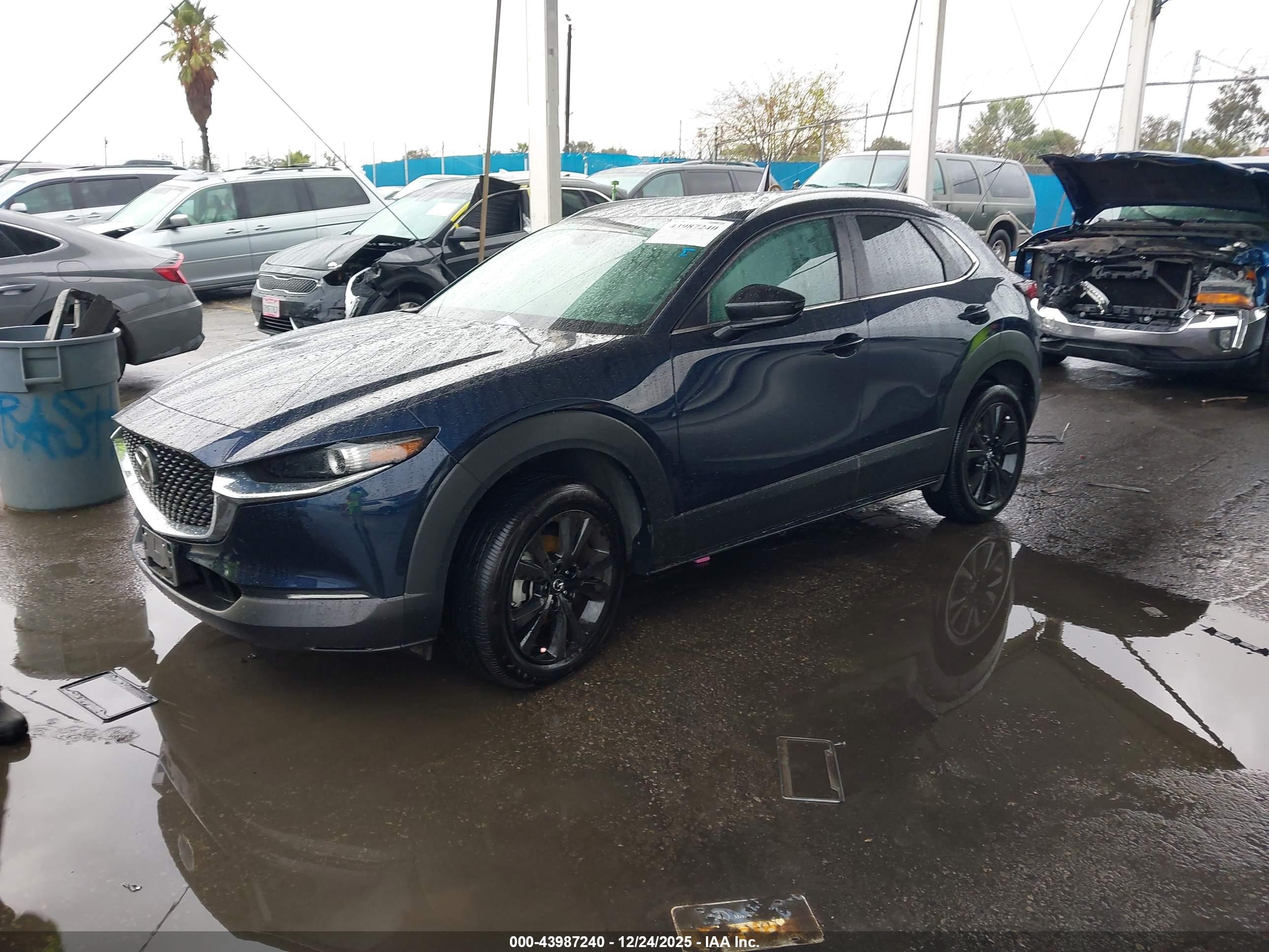 MAZDA CX-30 image 2