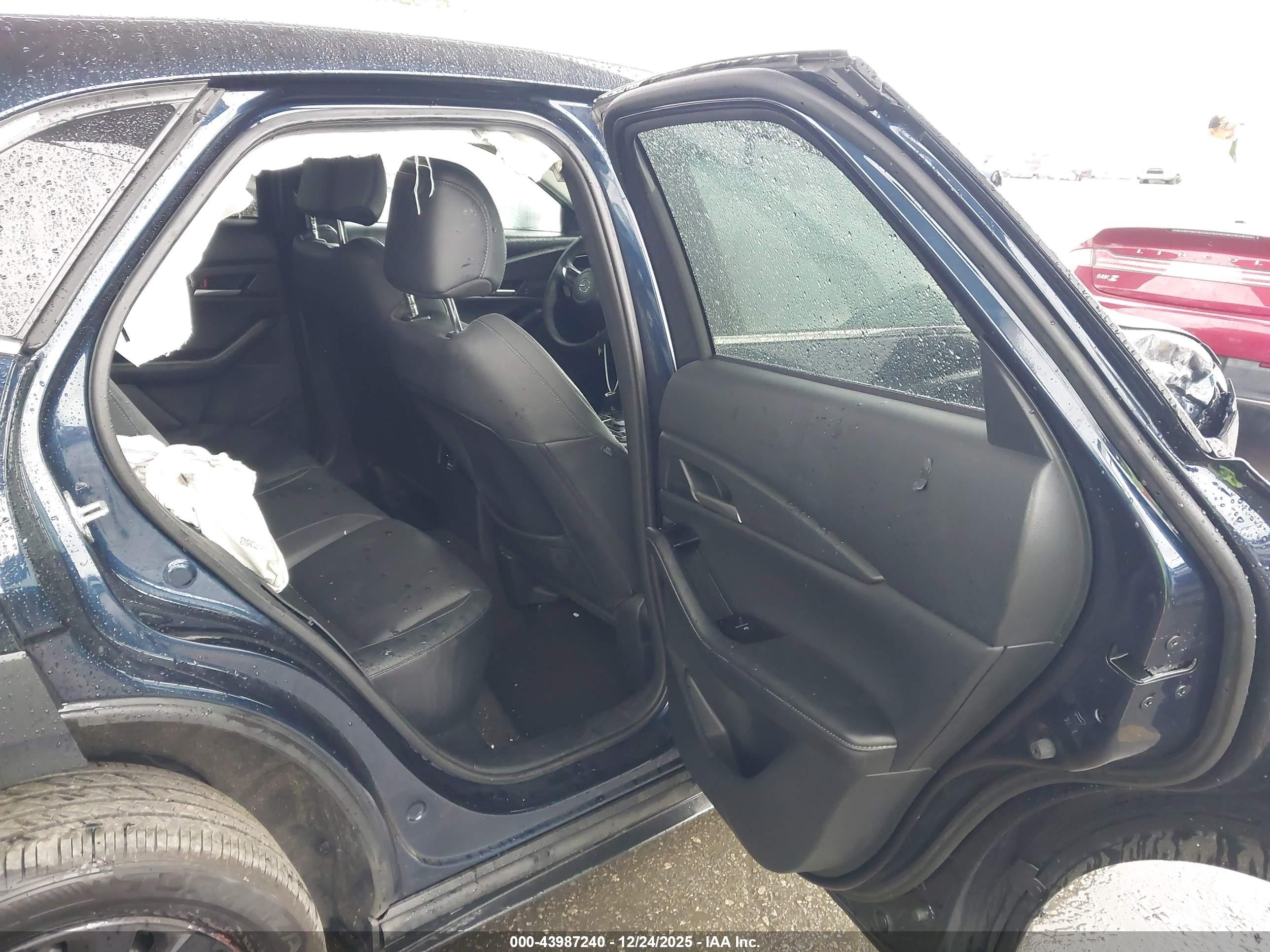 MAZDA CX-30 image 8