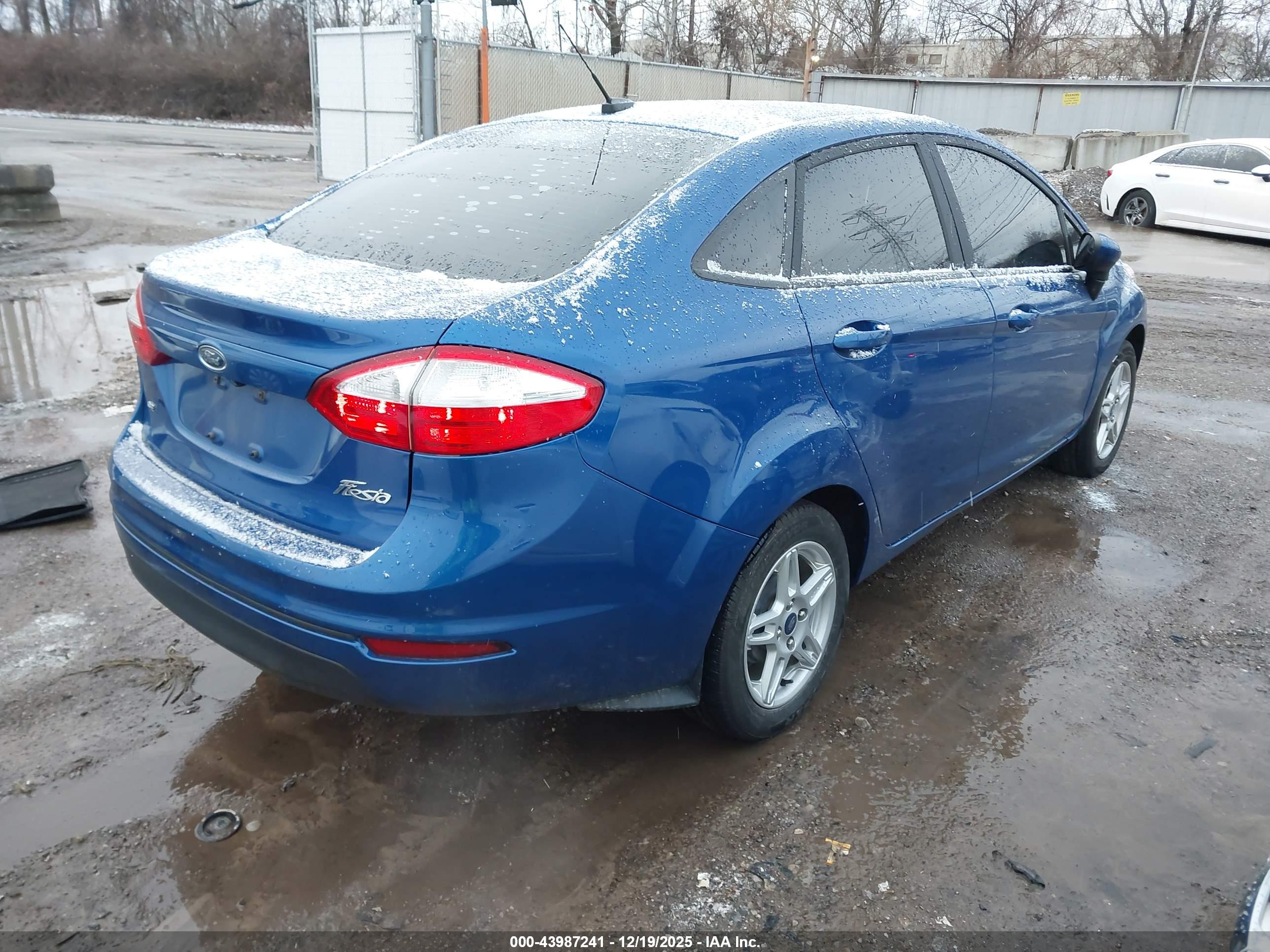 FORD FIESTA image 4