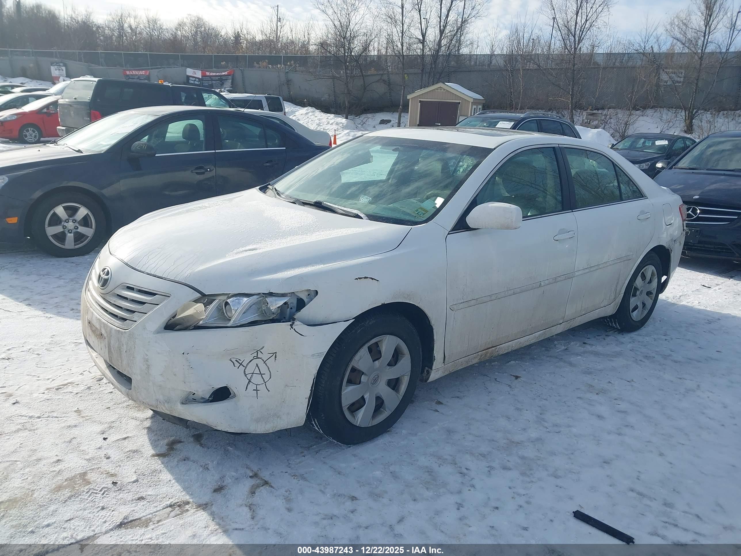 TOYOTA CAMRY image 2