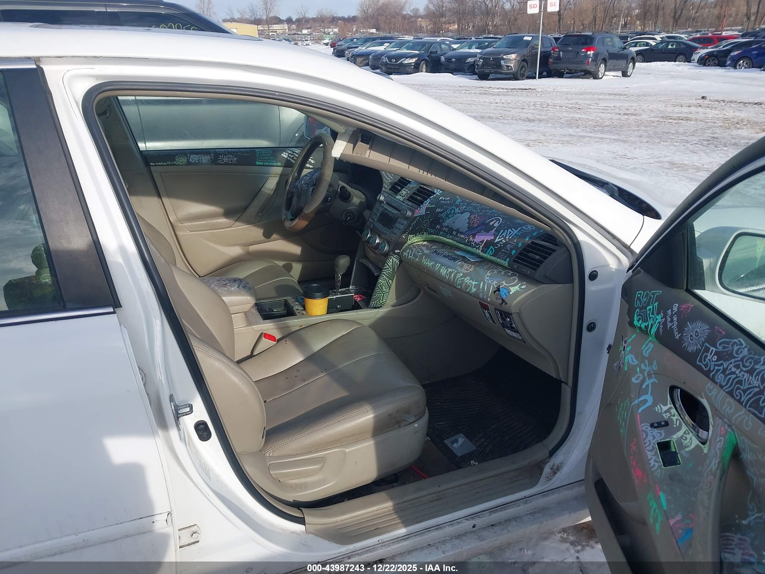 TOYOTA CAMRY image 5