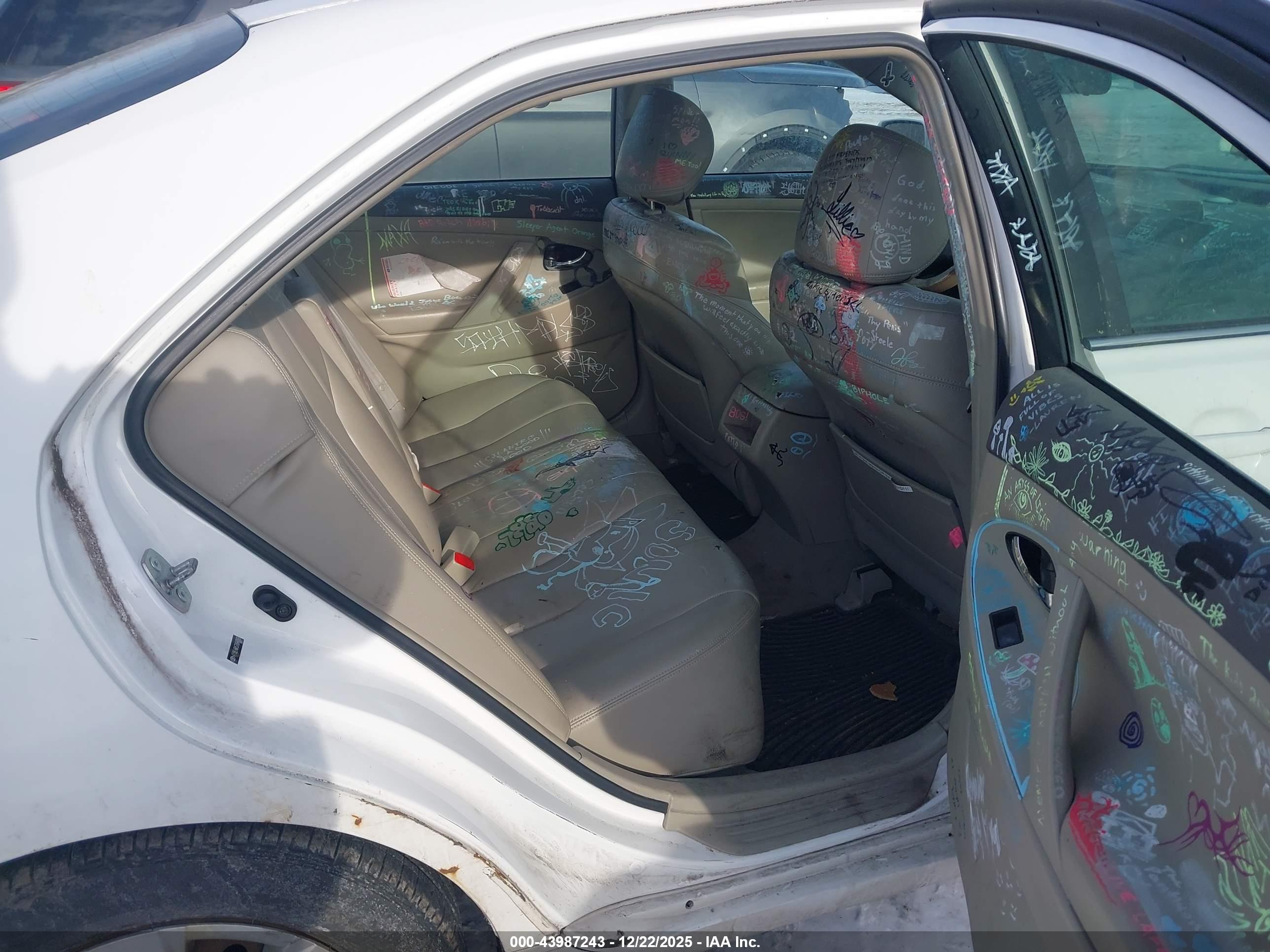 TOYOTA CAMRY image 8