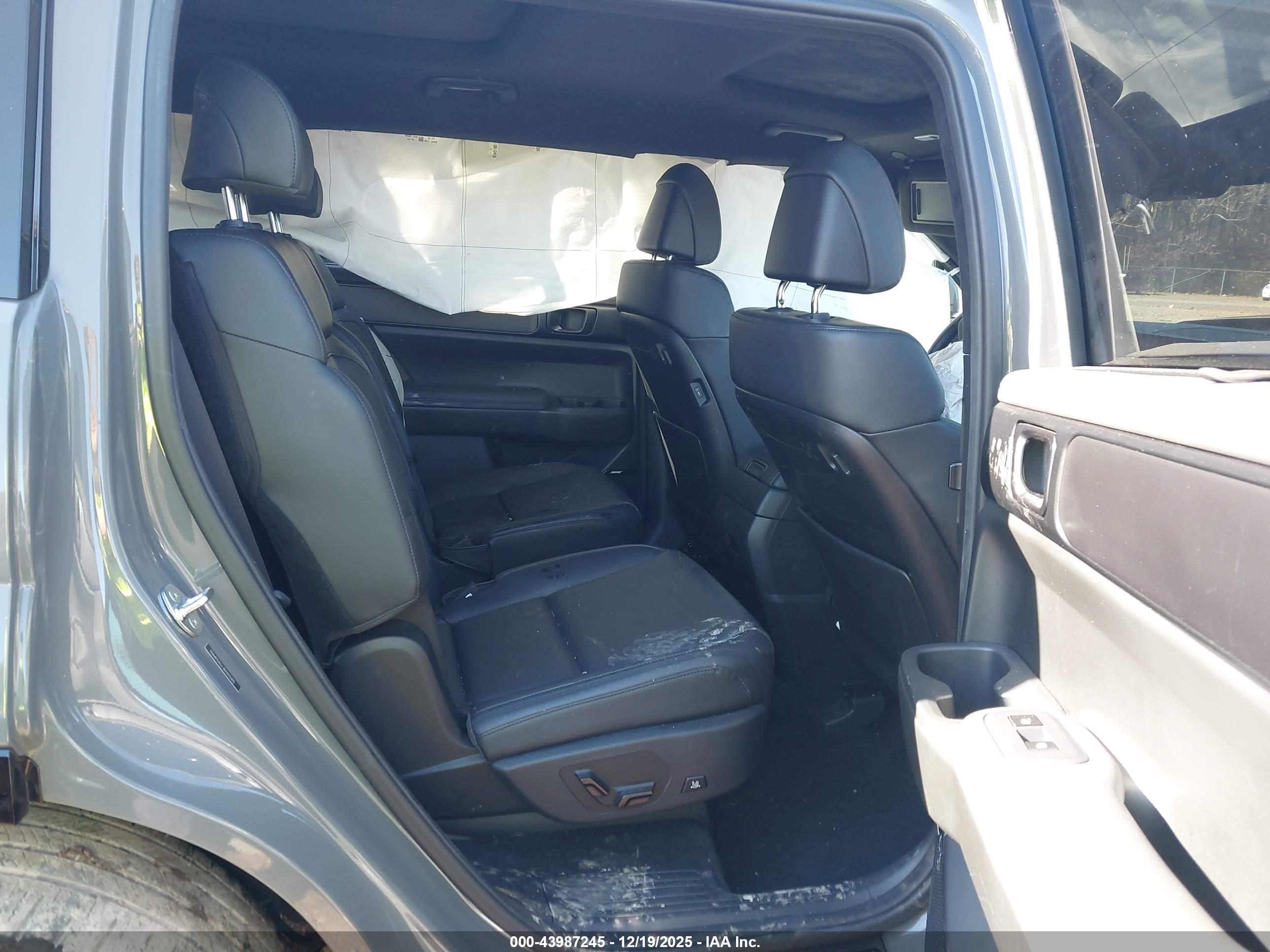 HYUNDAI SANTA image 8