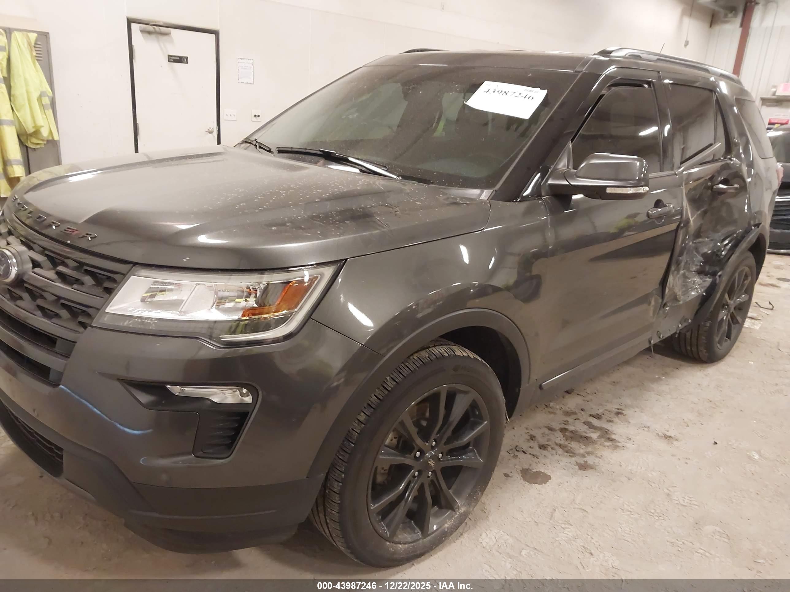 FORD EXPLORER image 2