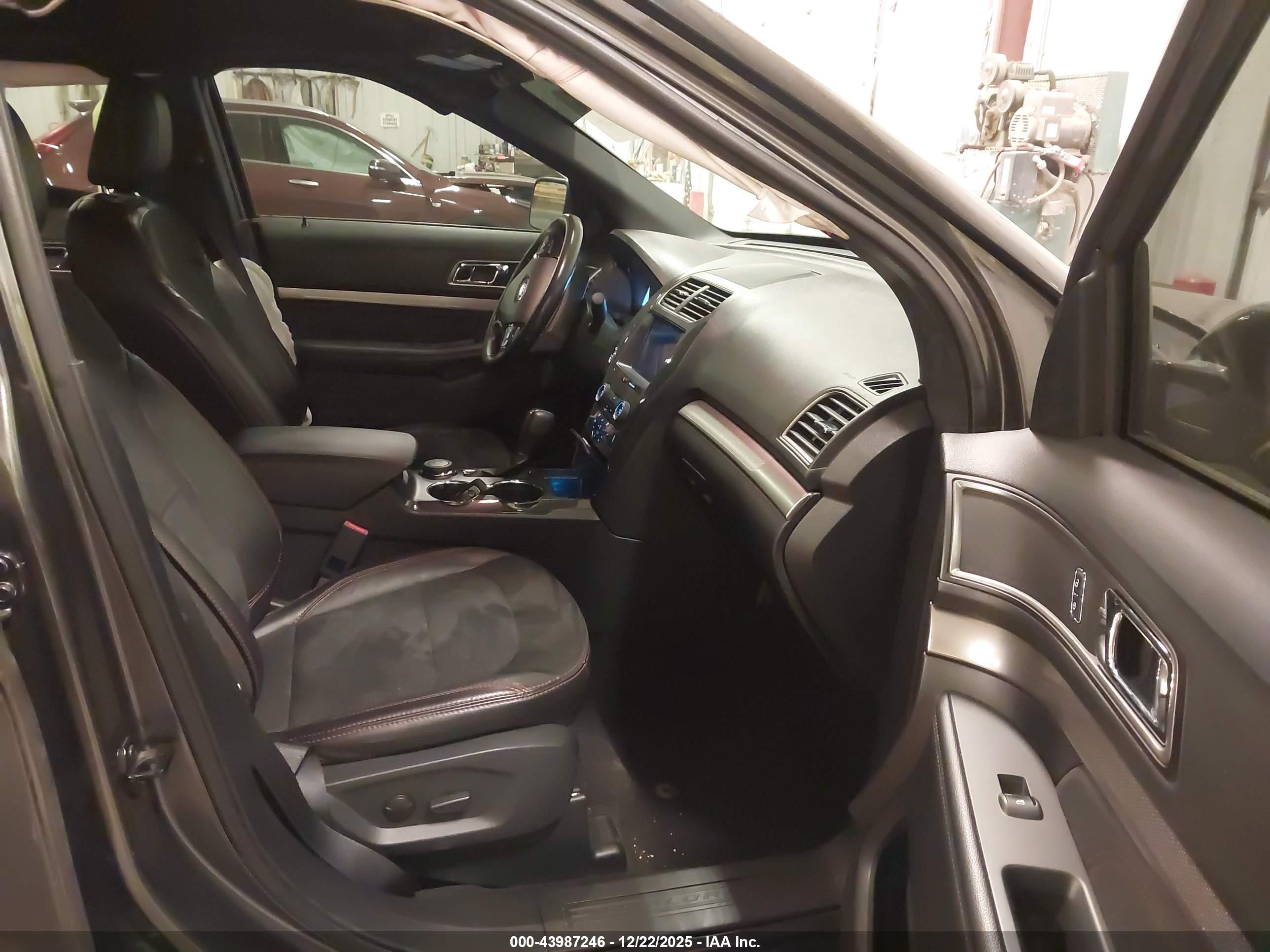 FORD EXPLORER image 5