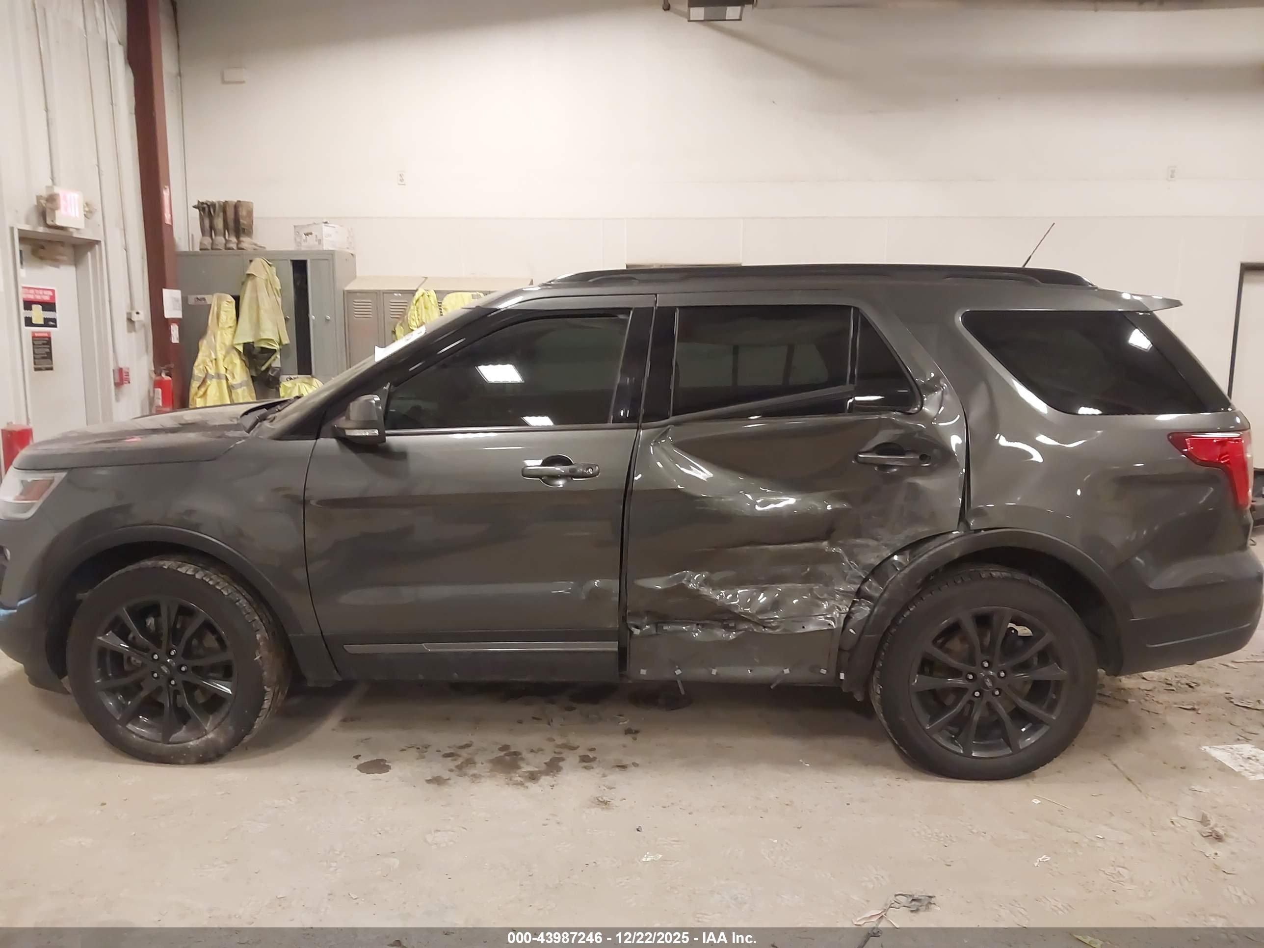 FORD EXPLORER image 6