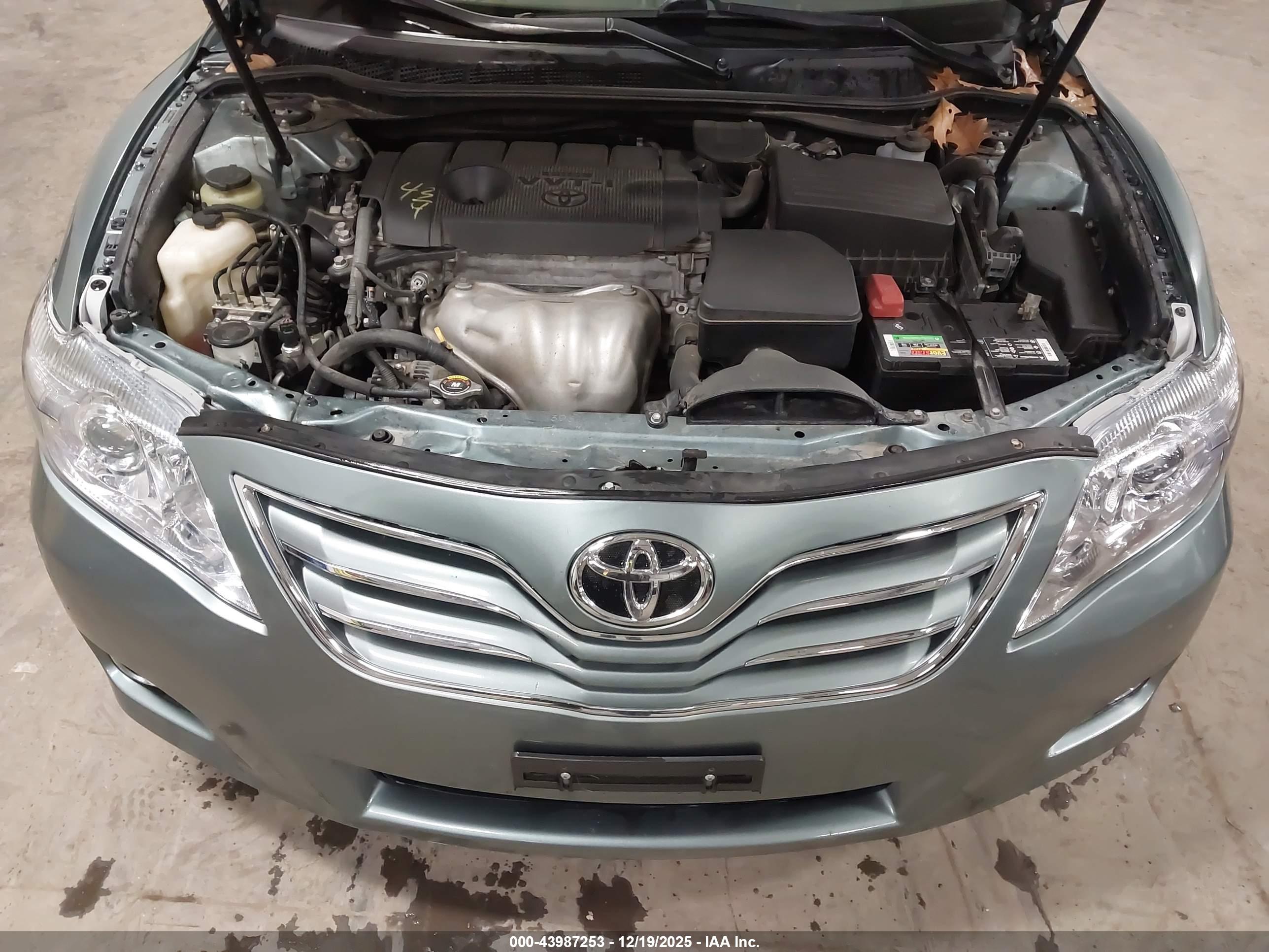 TOYOTA CAMRY image 10