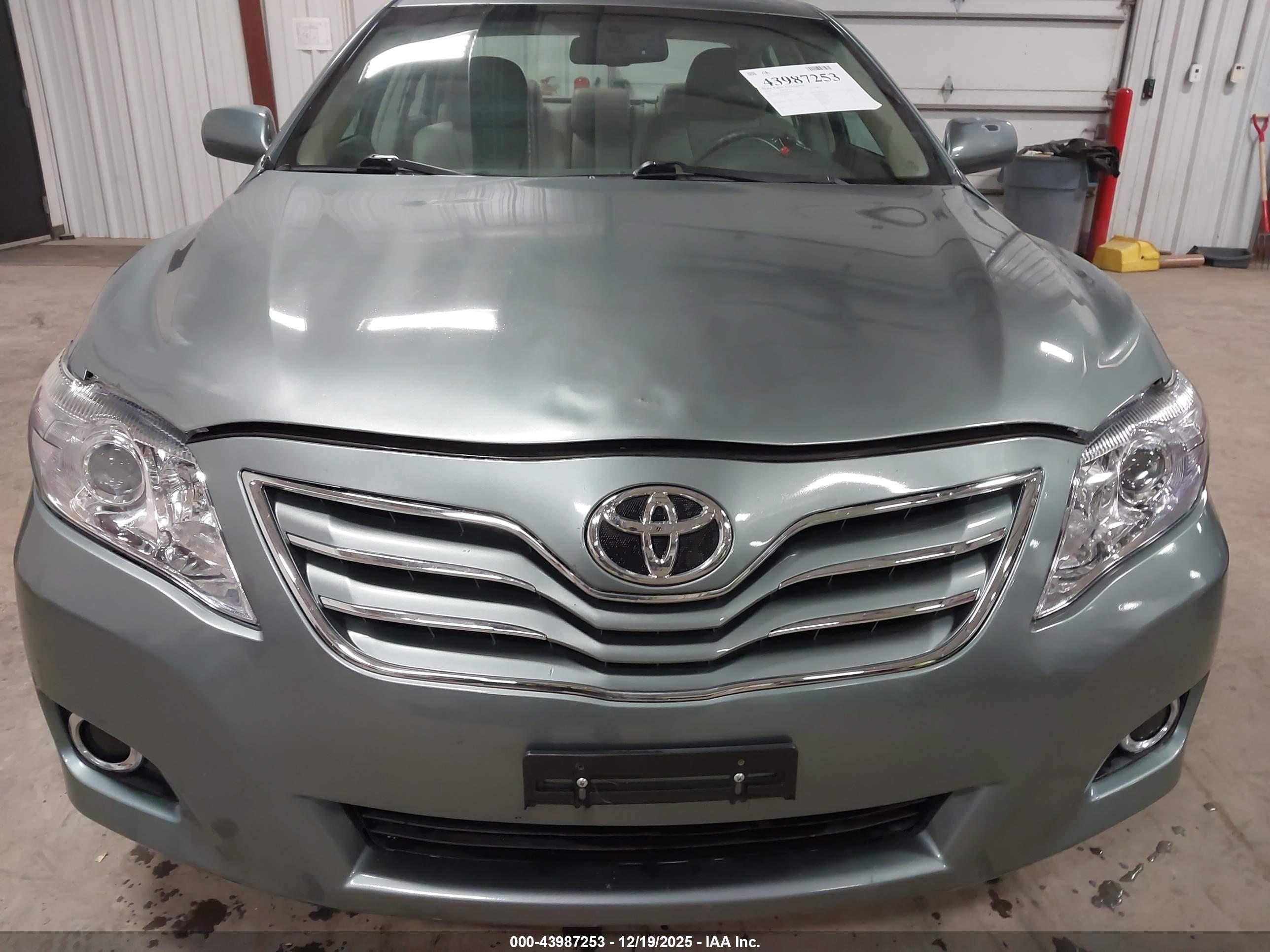 TOYOTA CAMRY image 6