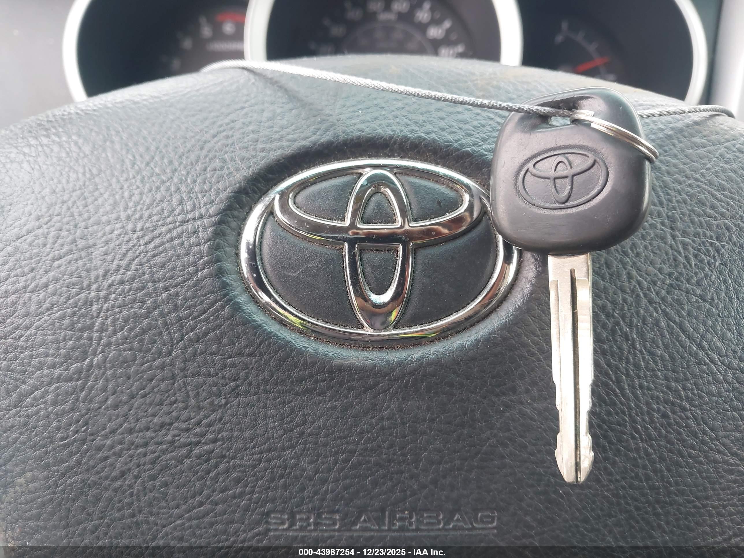 TOYOTA 4RUNNER image 11