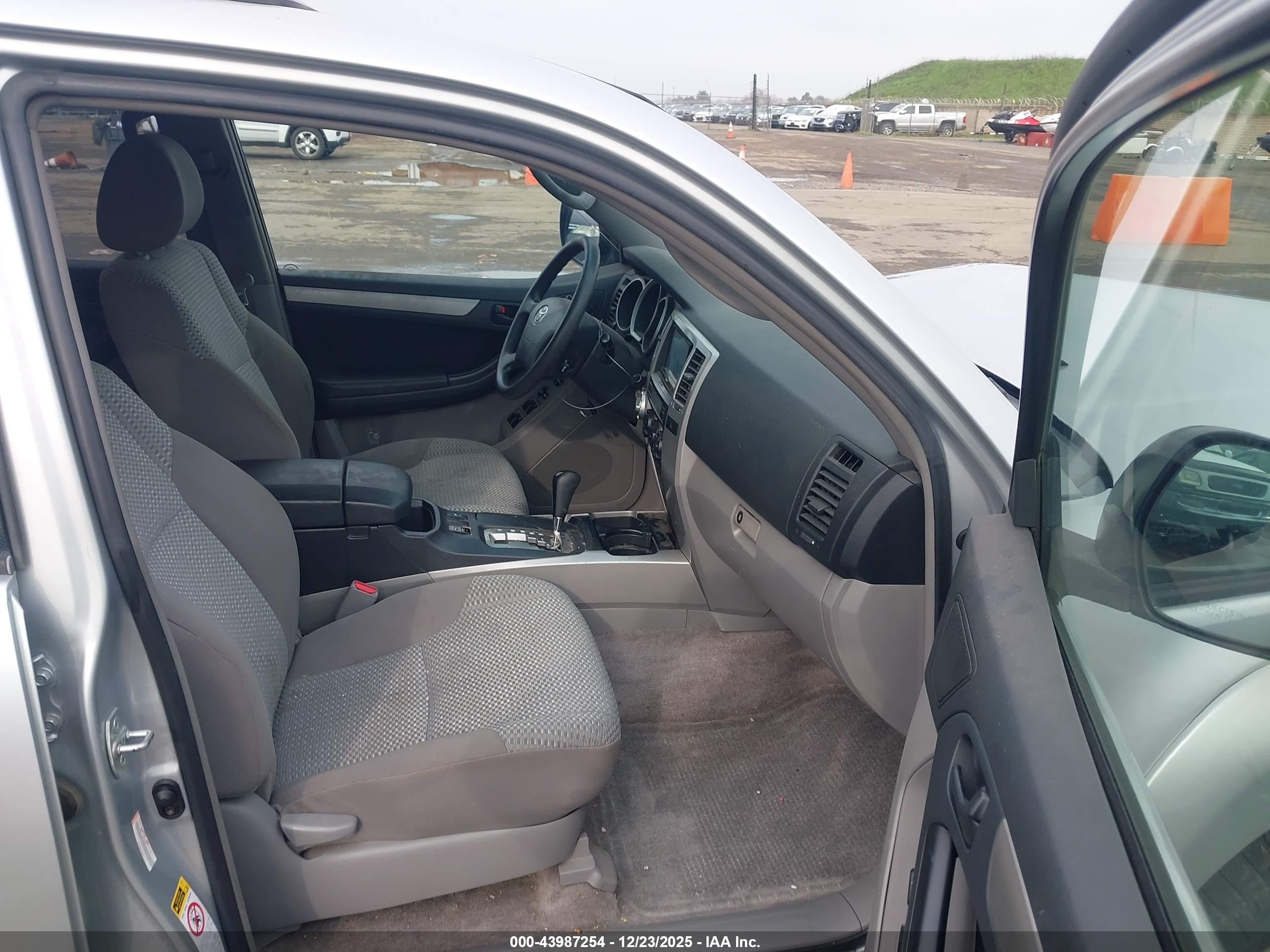 TOYOTA 4RUNNER image 5