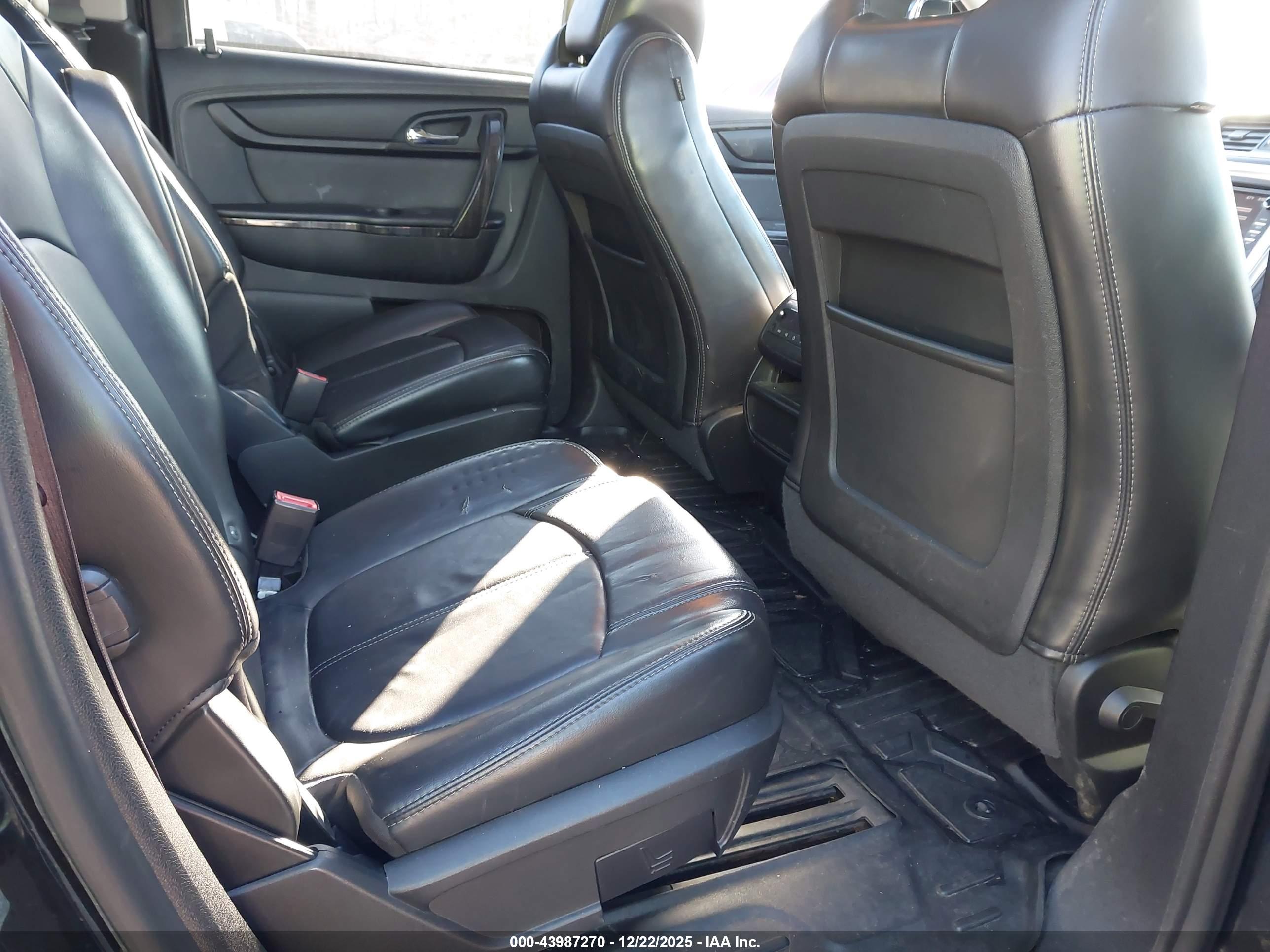 GMC ACADIA image 8
