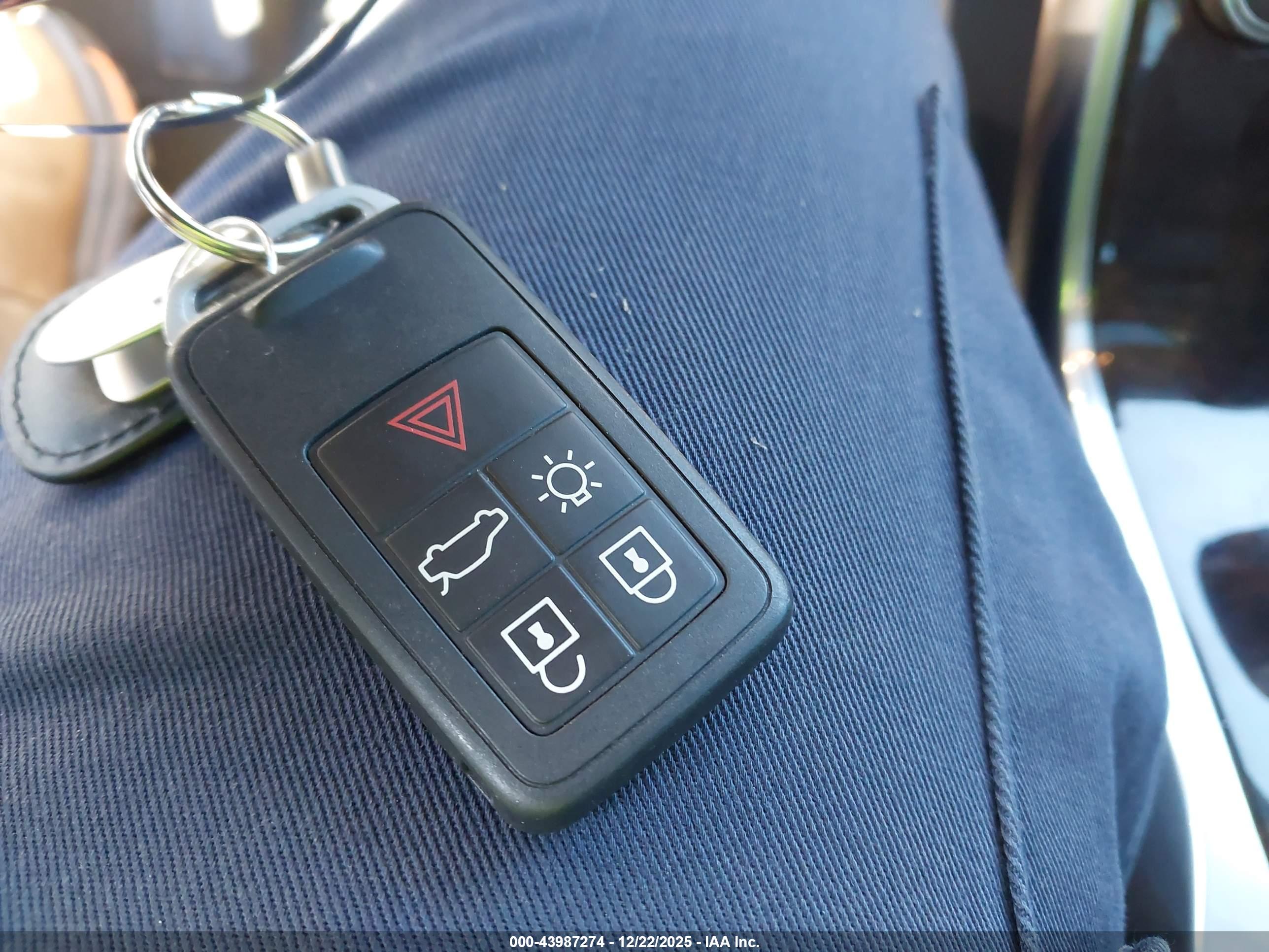 VOLVO S80 image 11