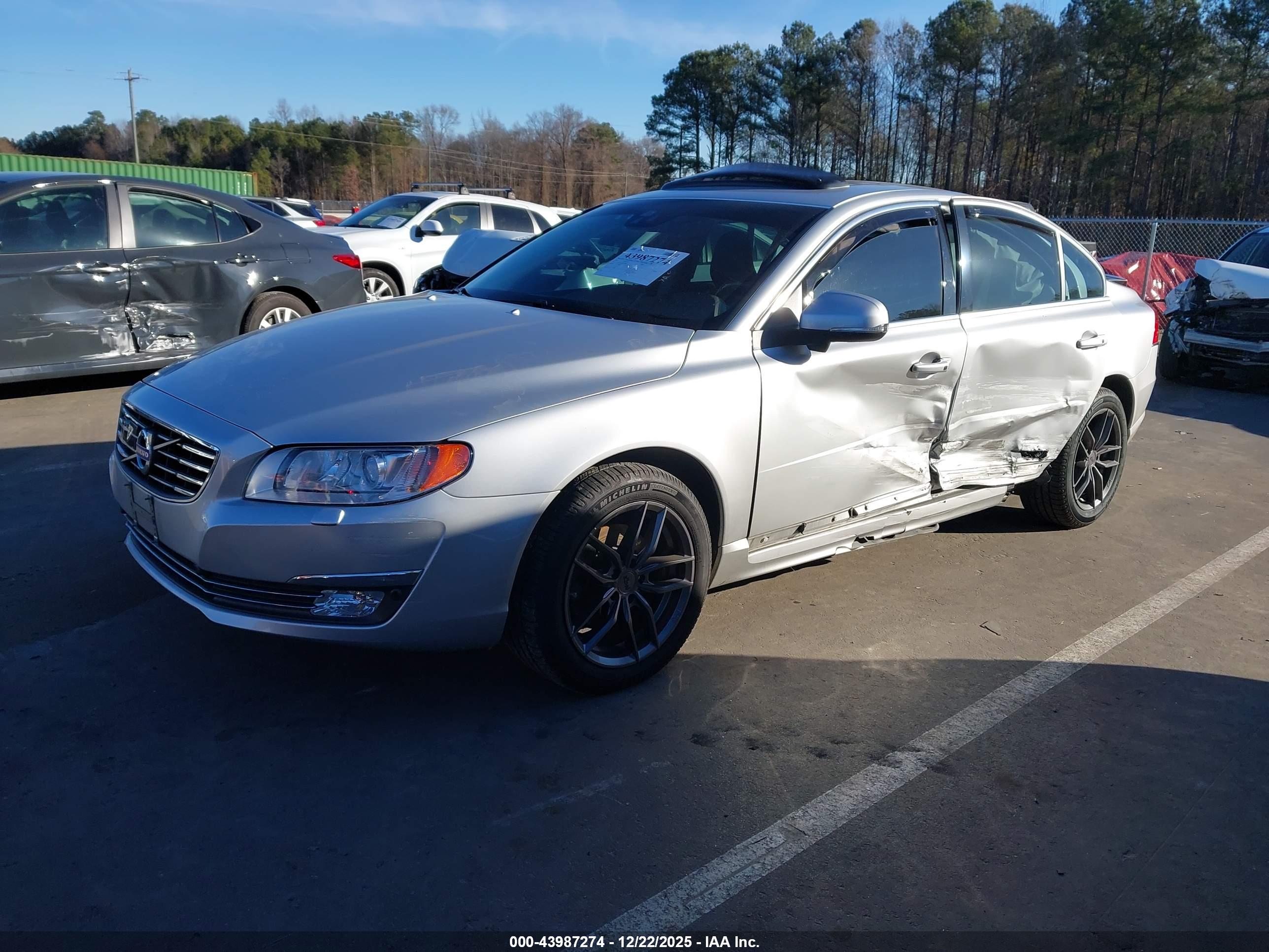 VOLVO S80 image 2