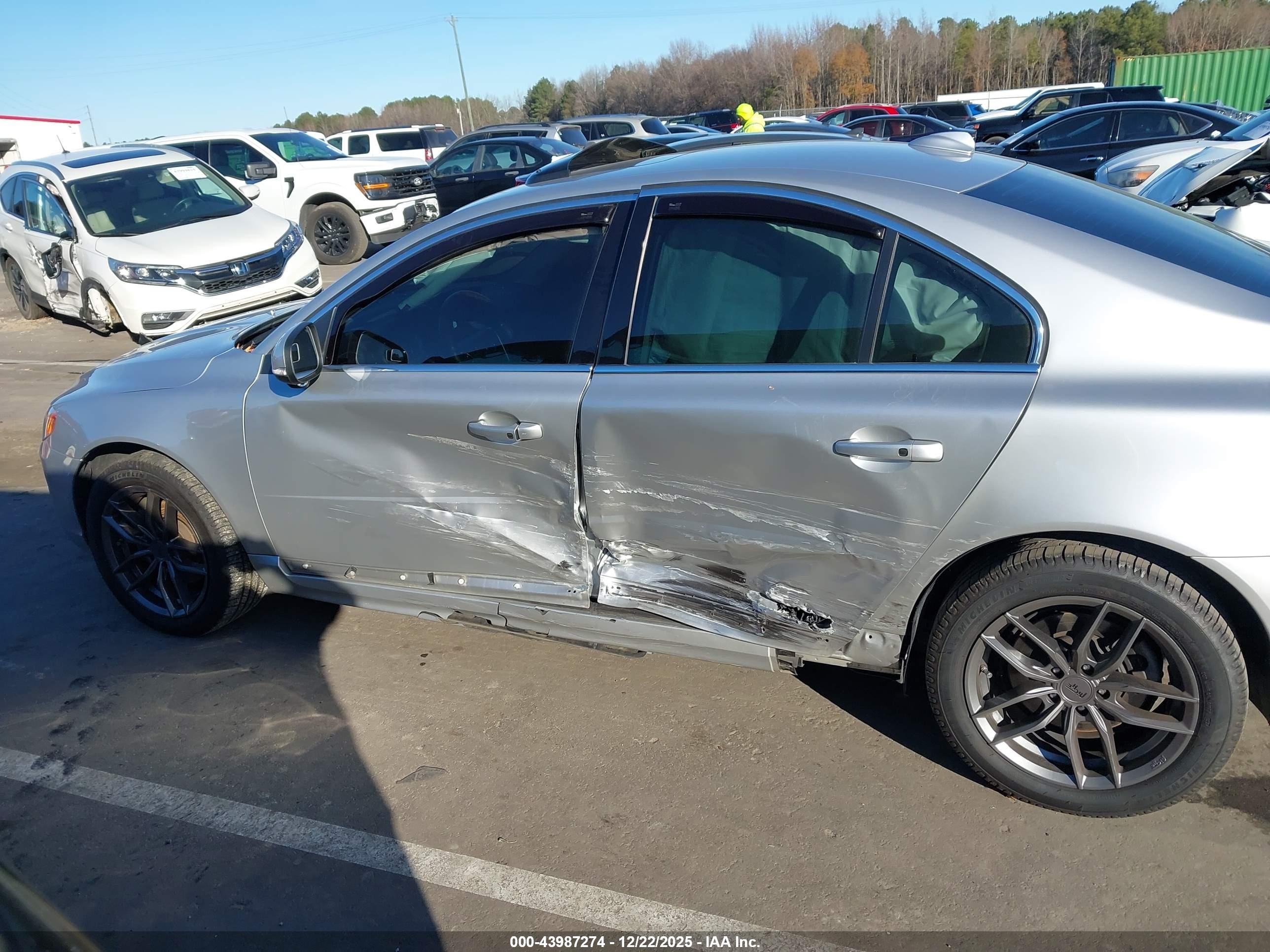 VOLVO S80 image 6