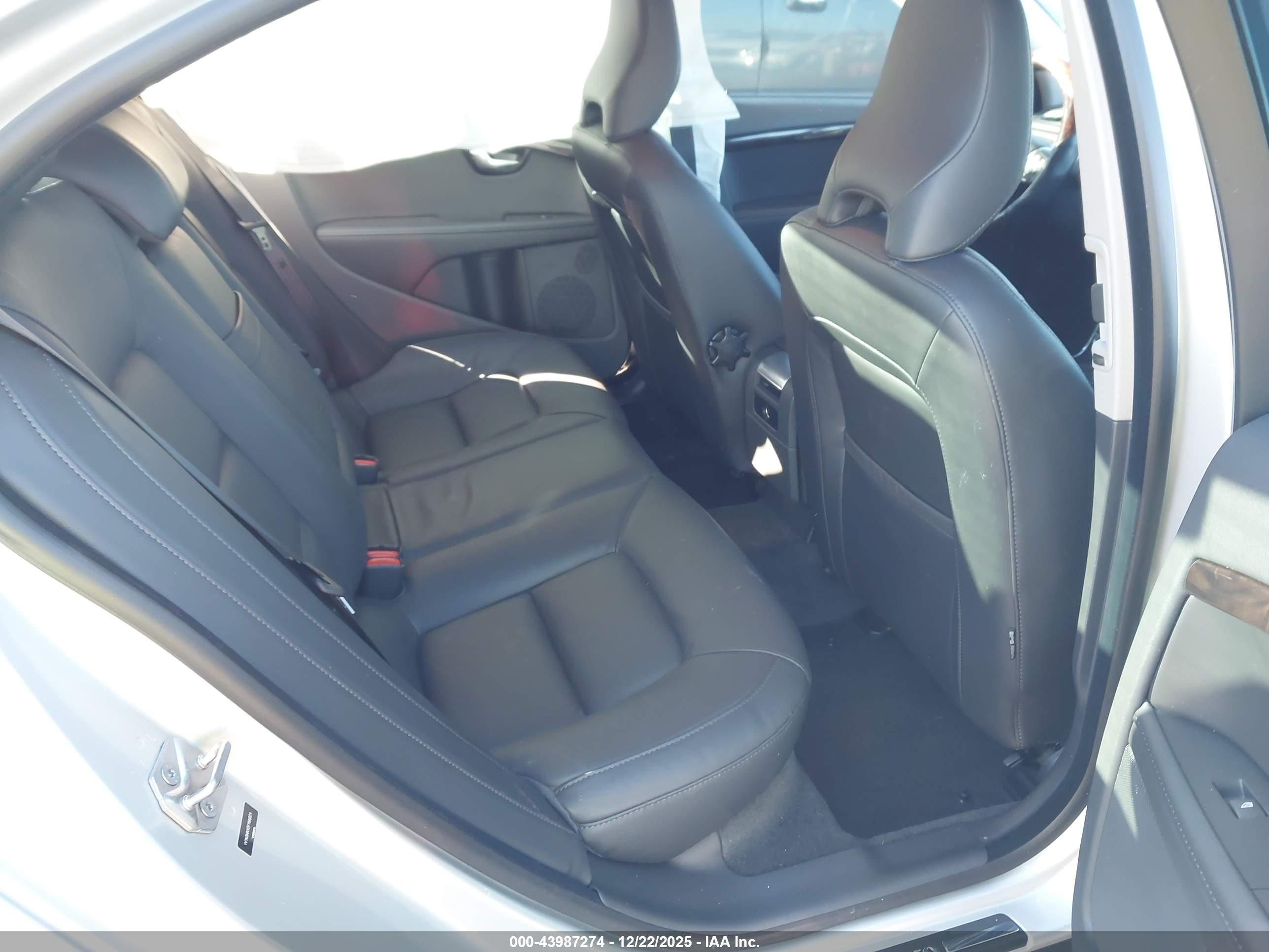 VOLVO S80 image 8