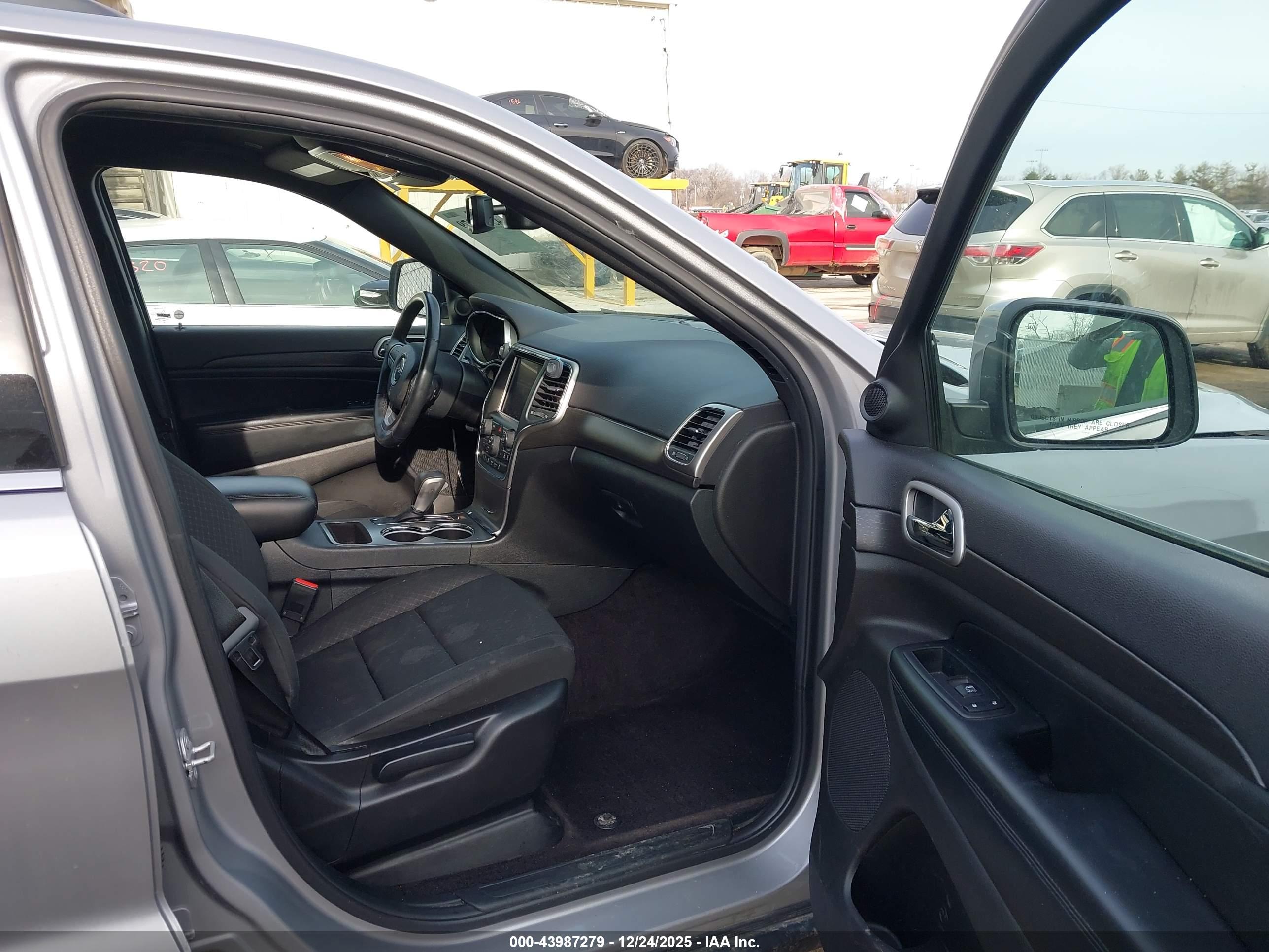 JEEP GRAND image 5
