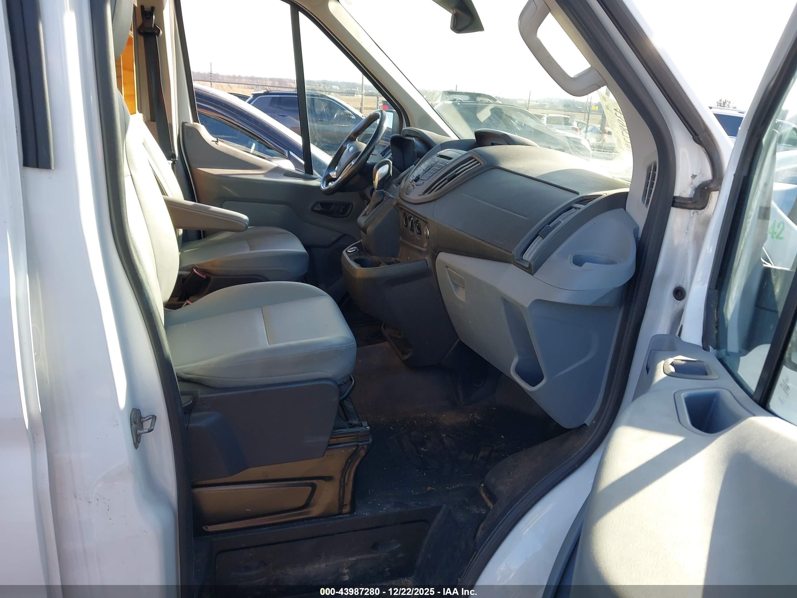 FORD TRANSIT-350 image 5