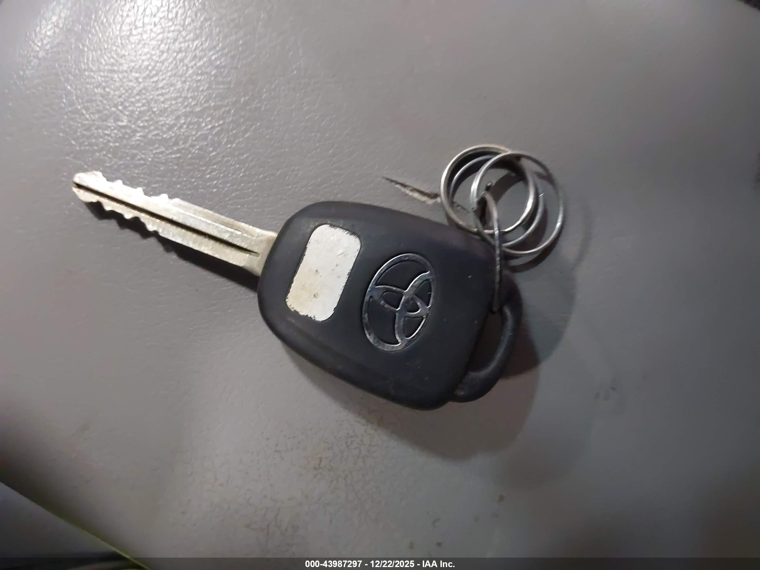 TOYOTA CAMRY image 11