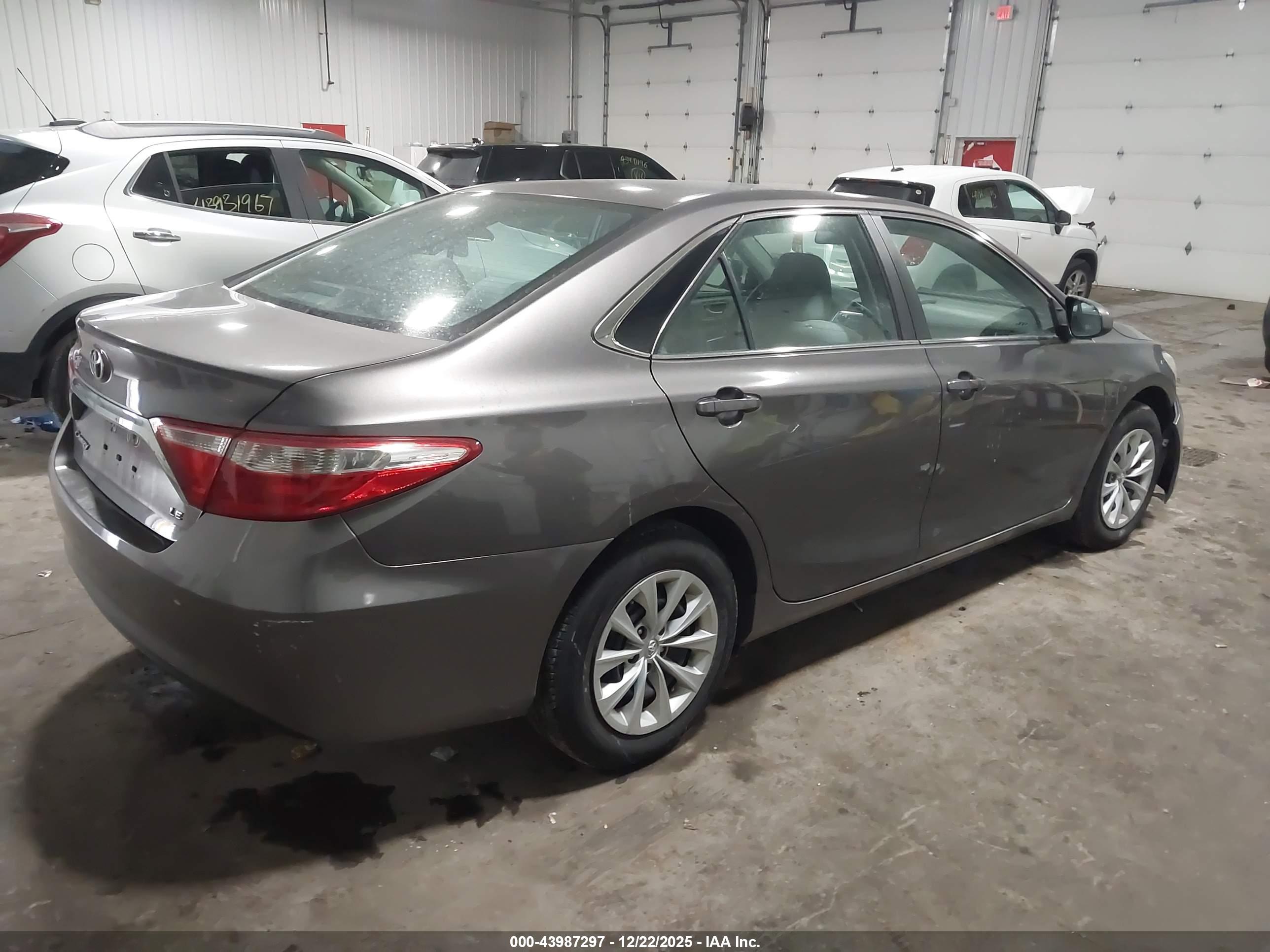 TOYOTA CAMRY image 4