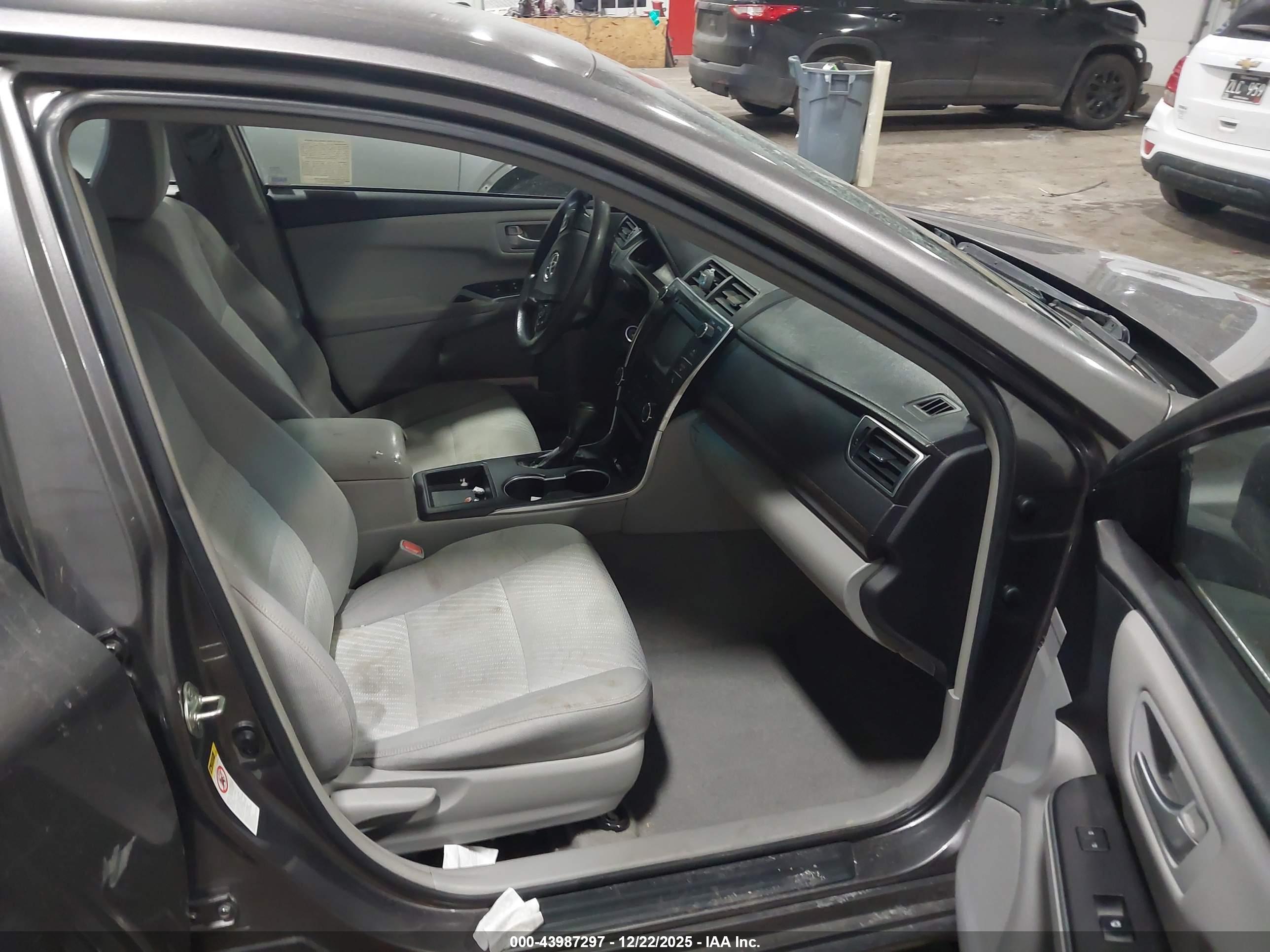 TOYOTA CAMRY image 5