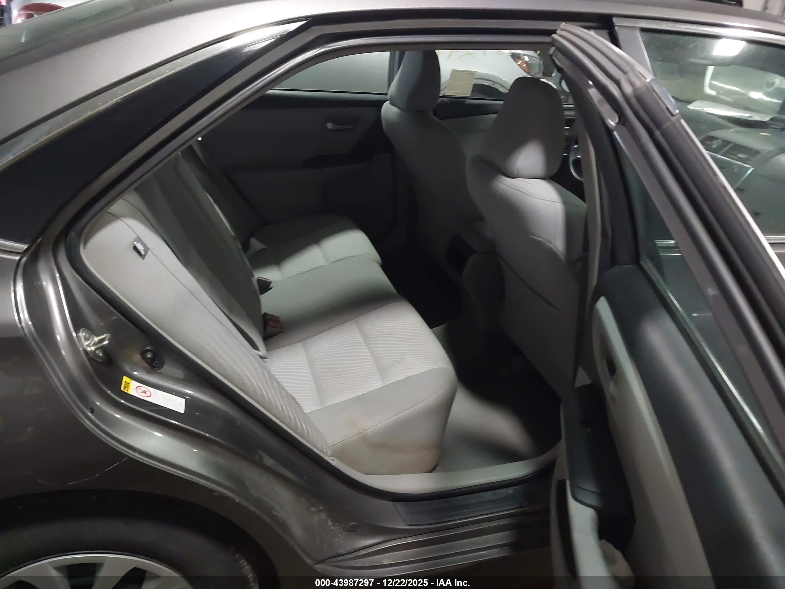 TOYOTA CAMRY image 8