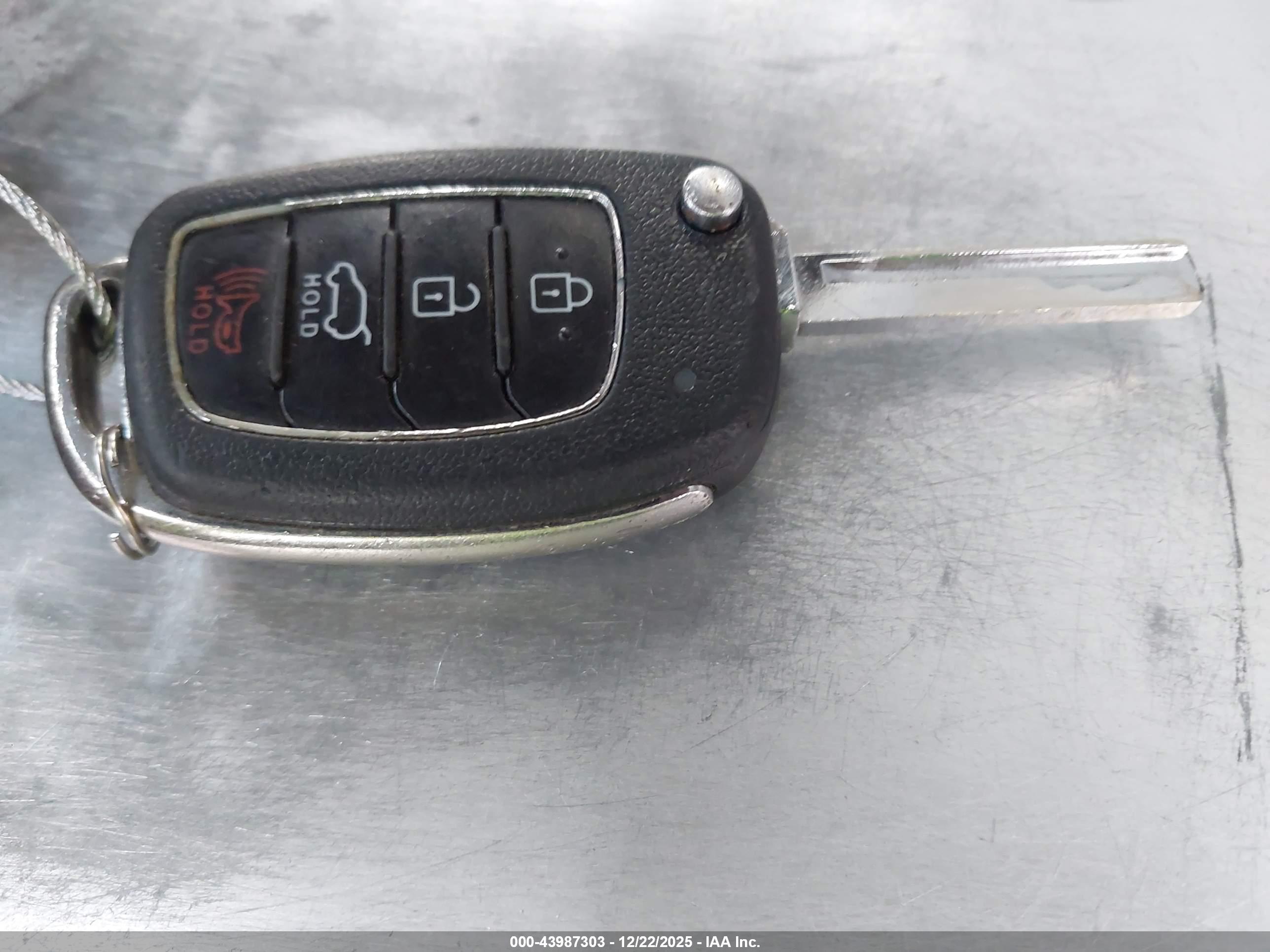 HYUNDAI SANTA image 11