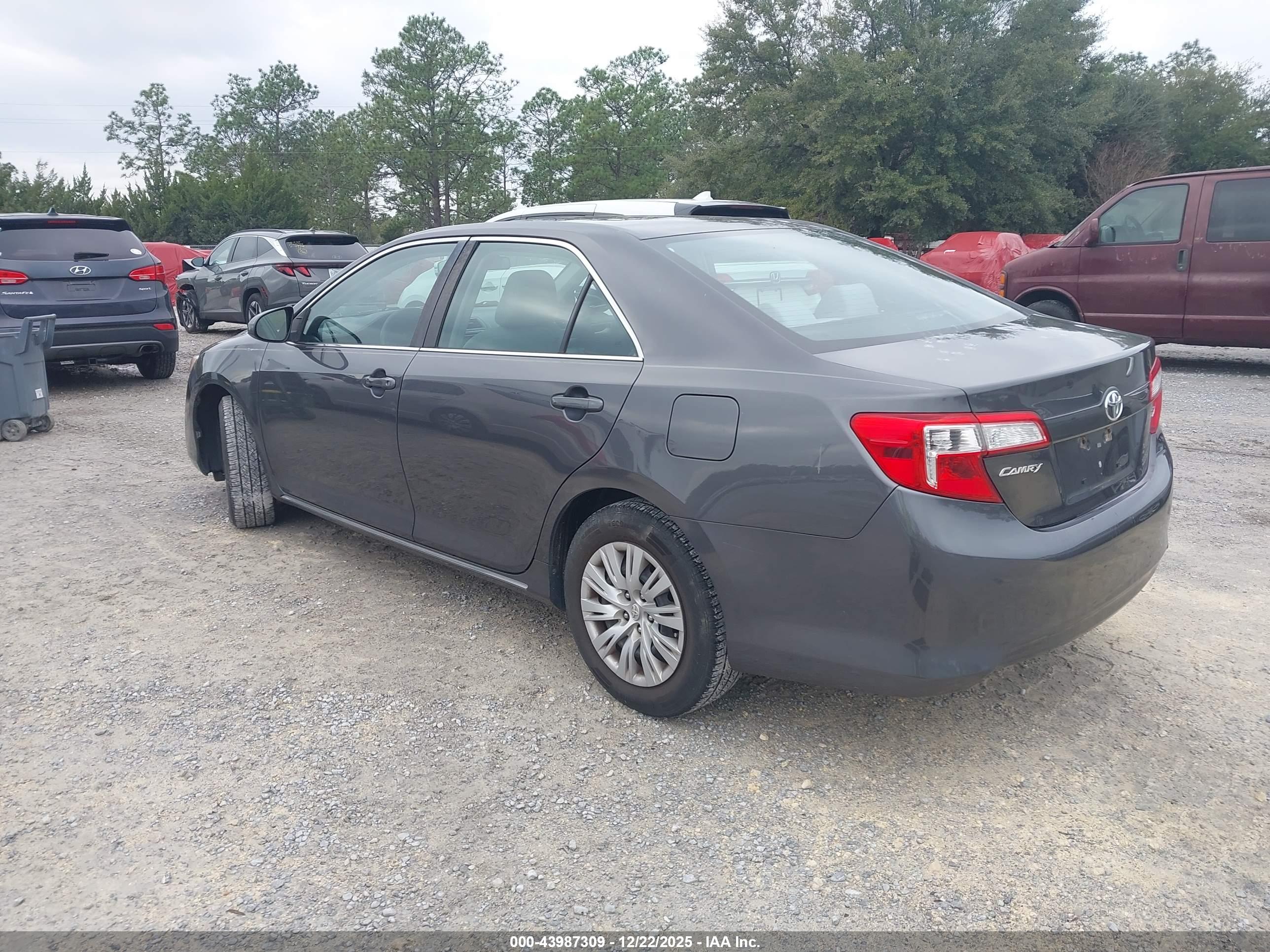 TOYOTA CAMRY image 3