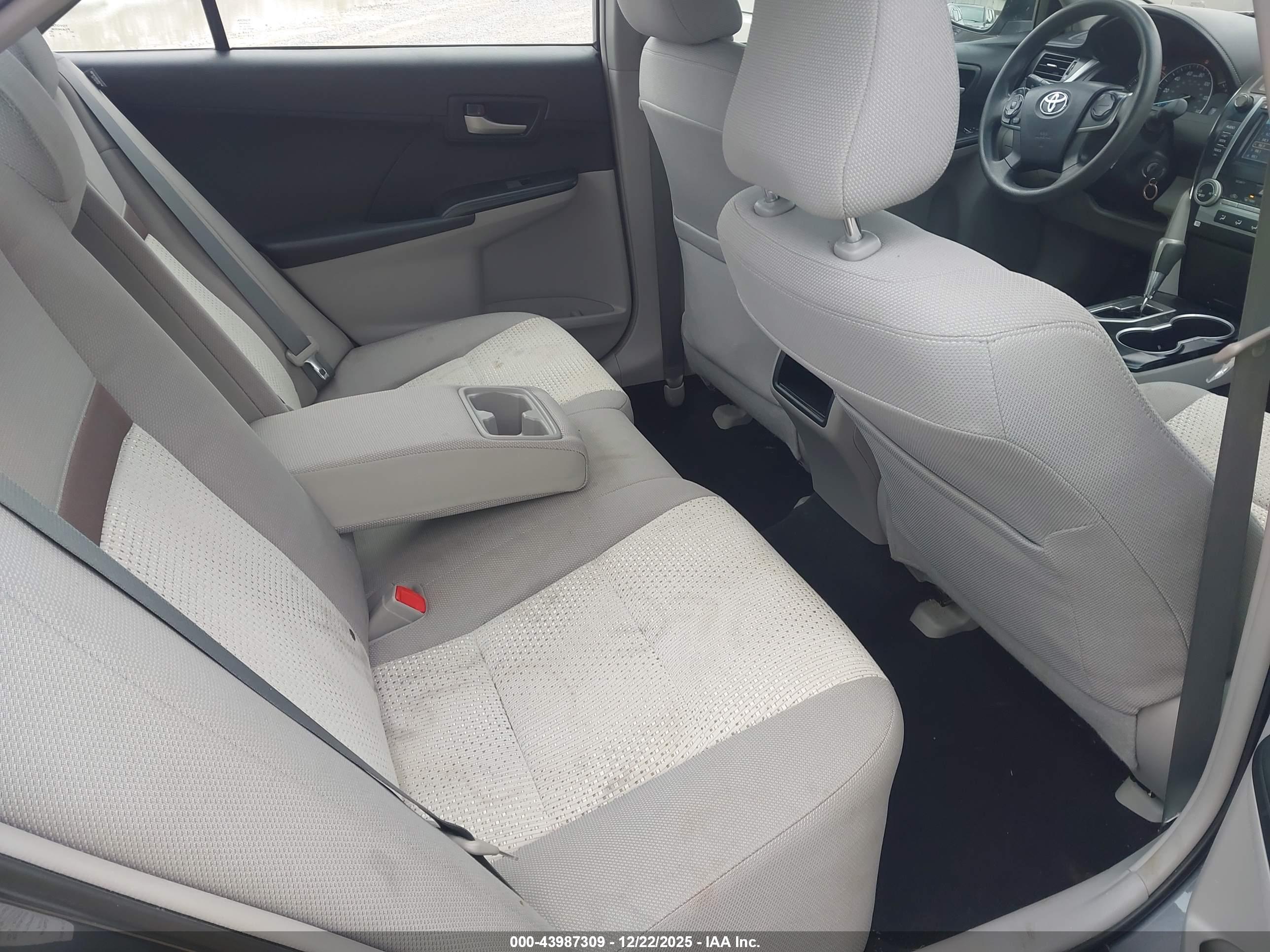 TOYOTA CAMRY image 8