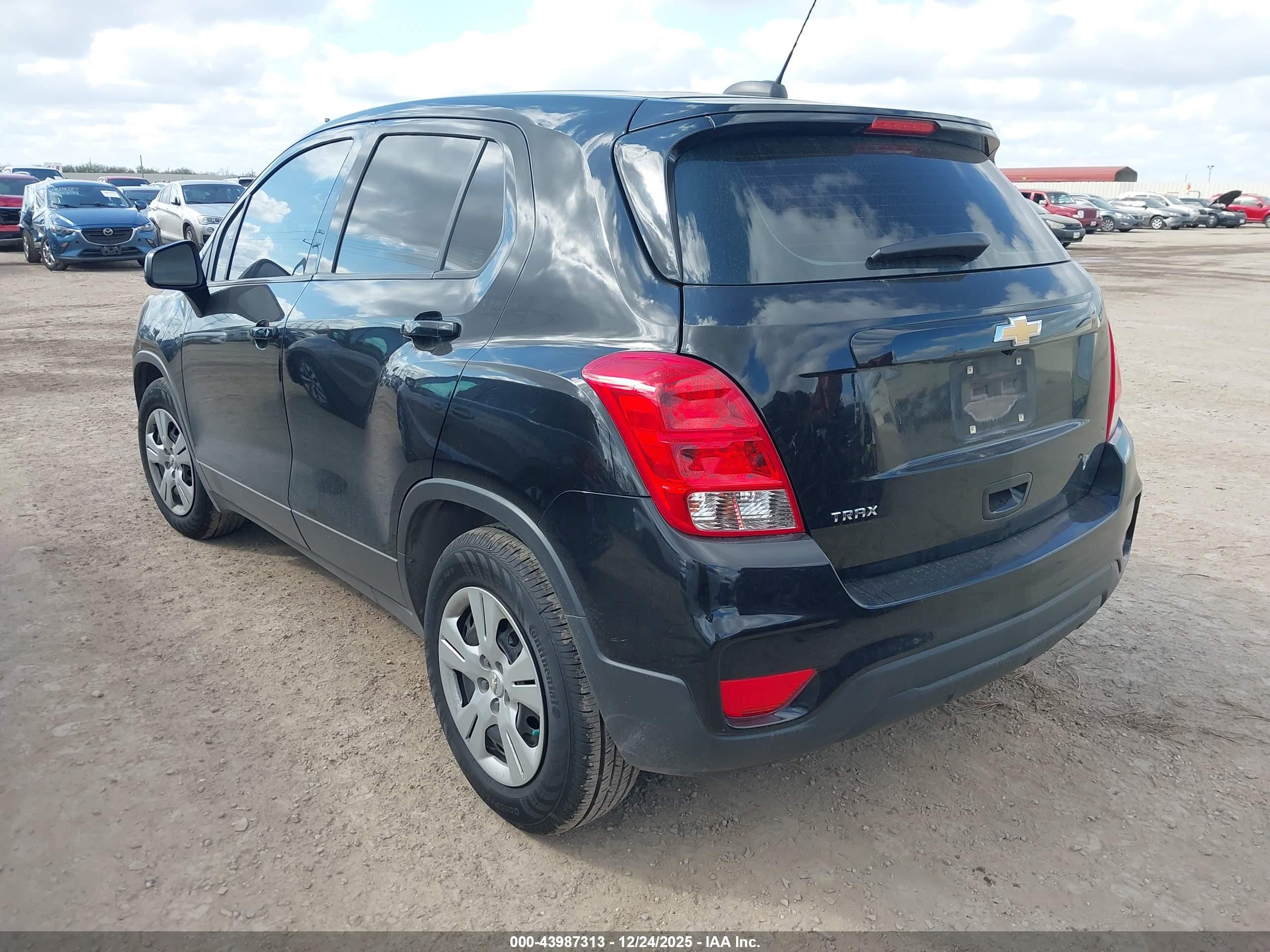 CHEVROLET TRAX image 3