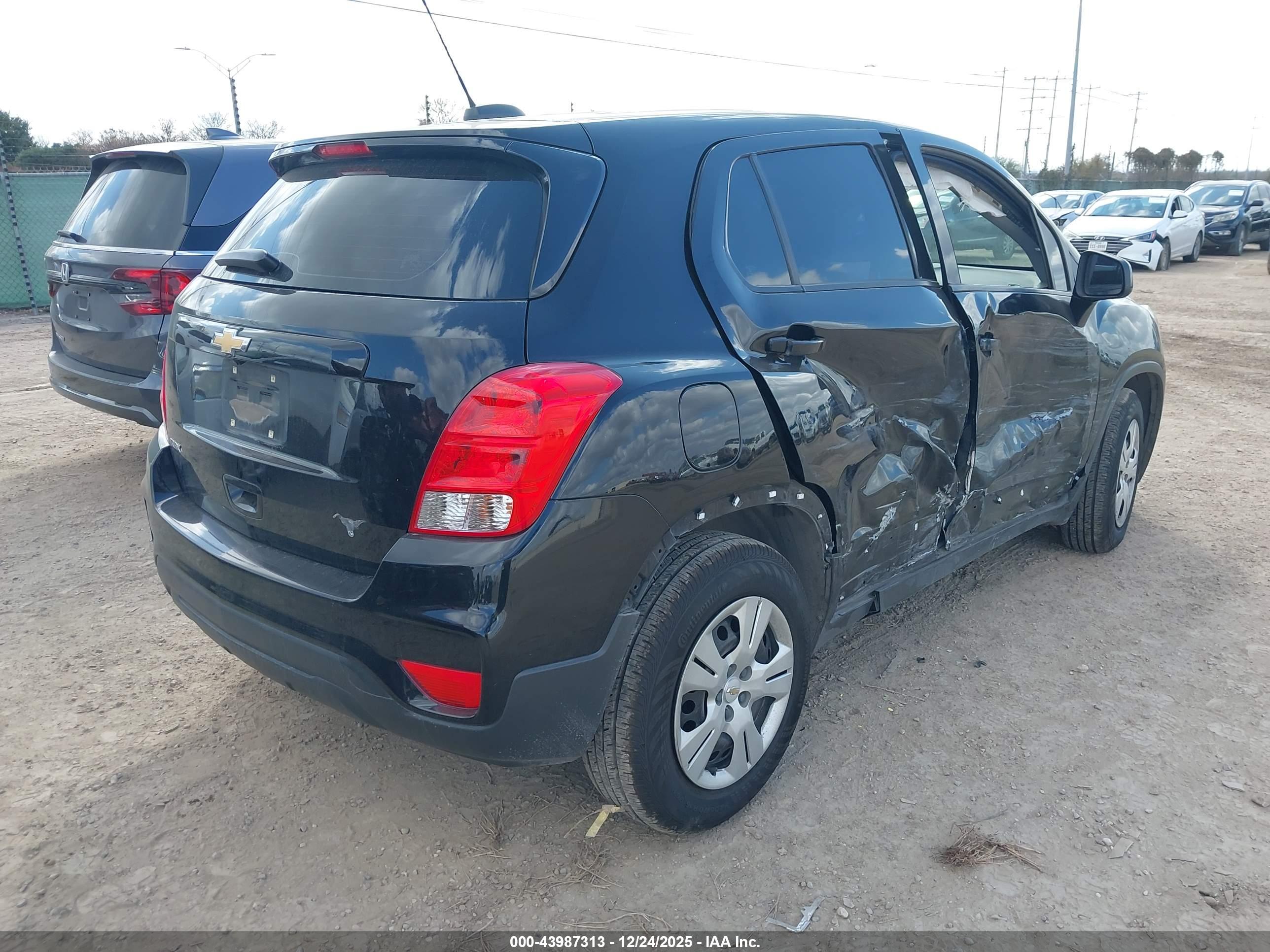 CHEVROLET TRAX image 4