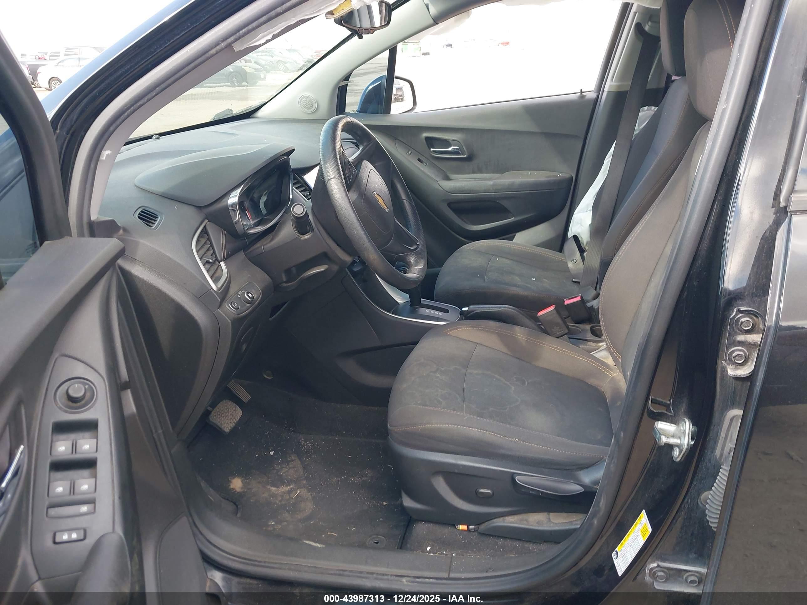 CHEVROLET TRAX image 5