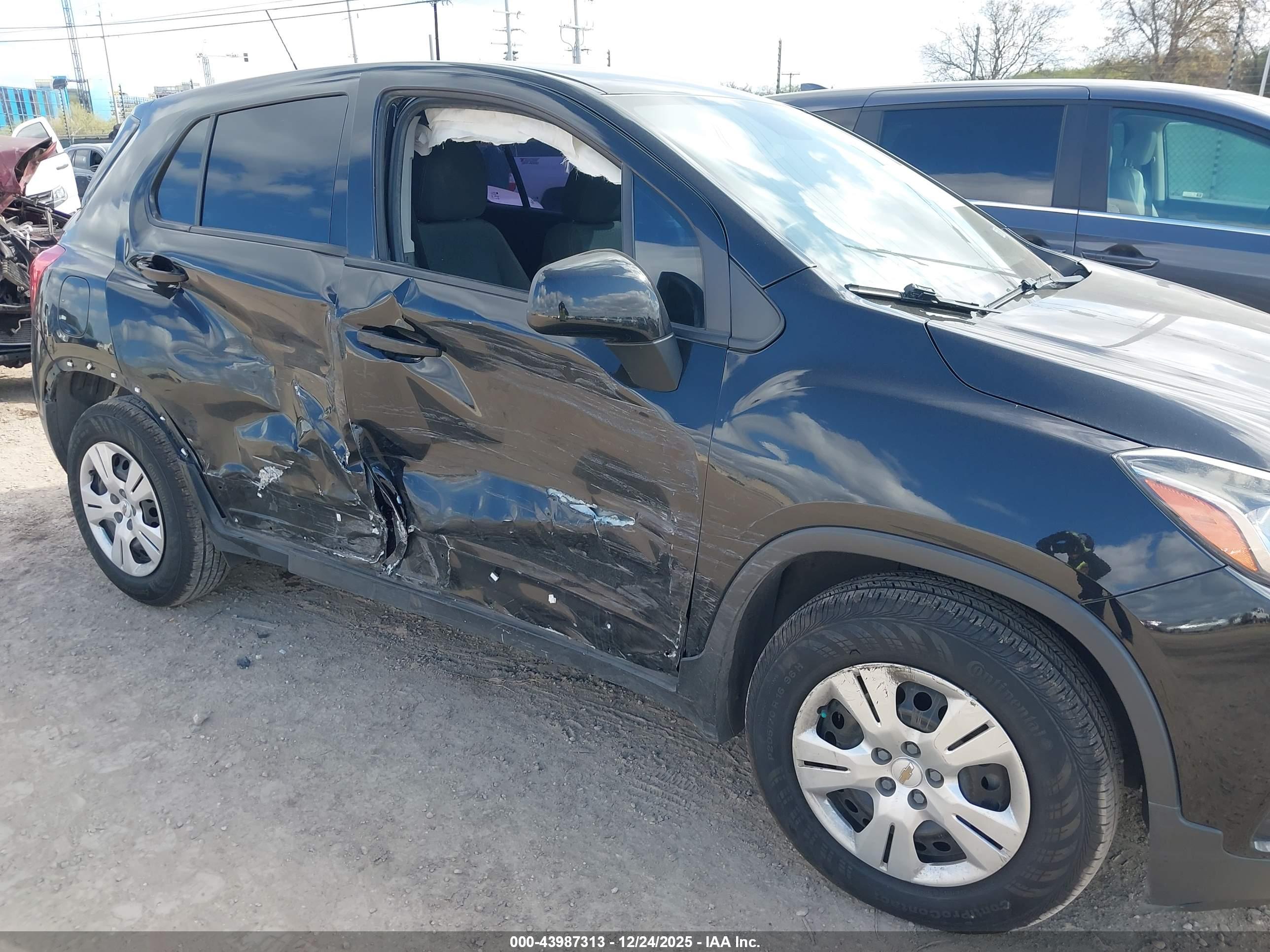 CHEVROLET TRAX image 6