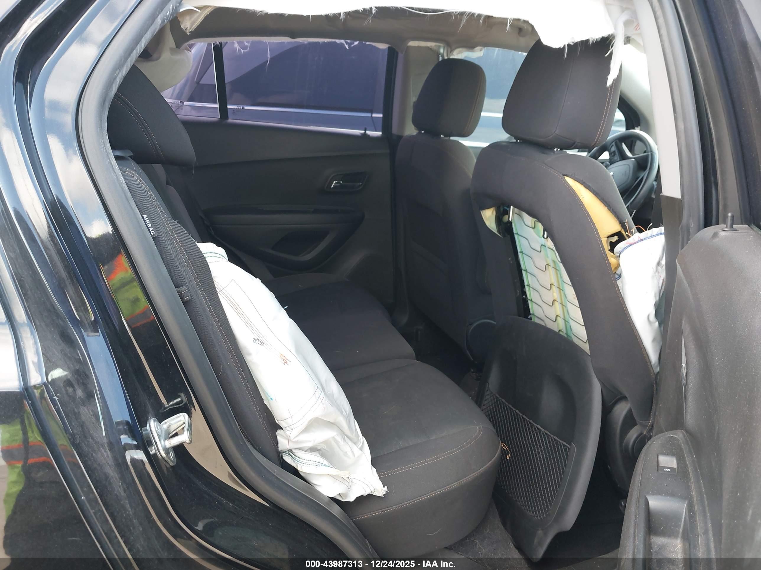 CHEVROLET TRAX image 8