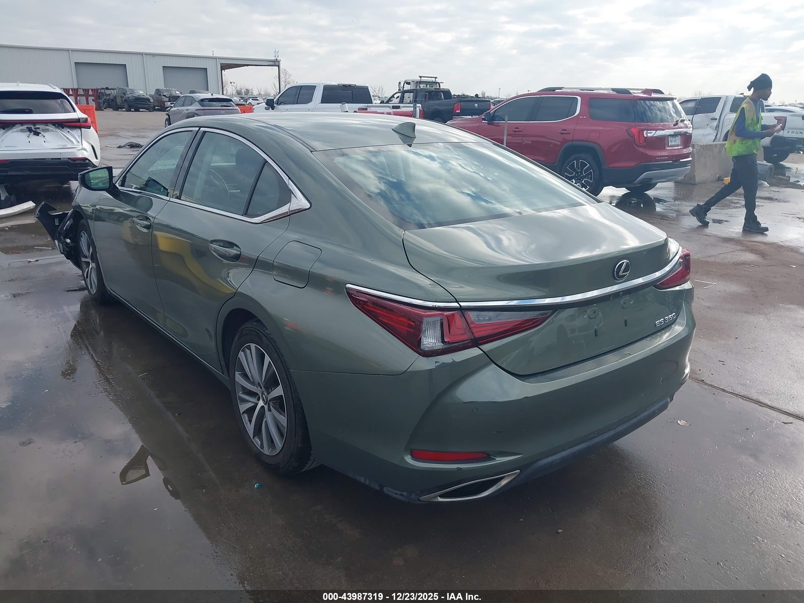 LEXUS ES image 3