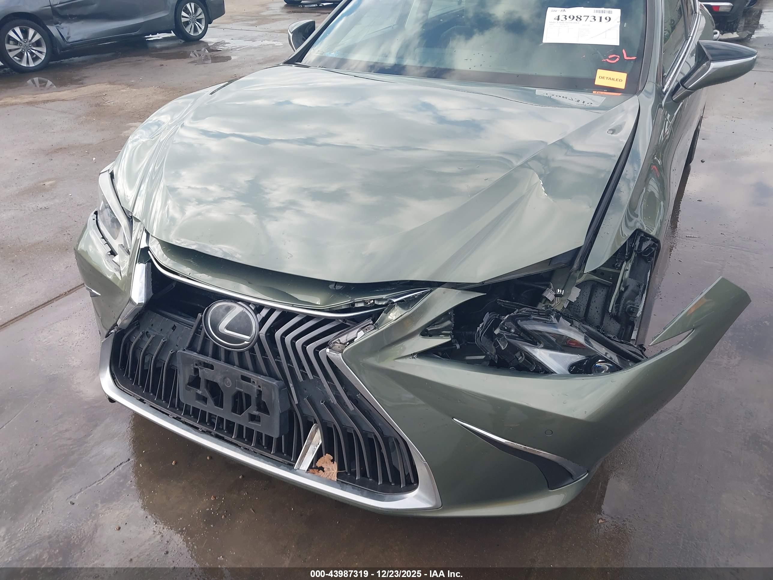 LEXUS ES image 6