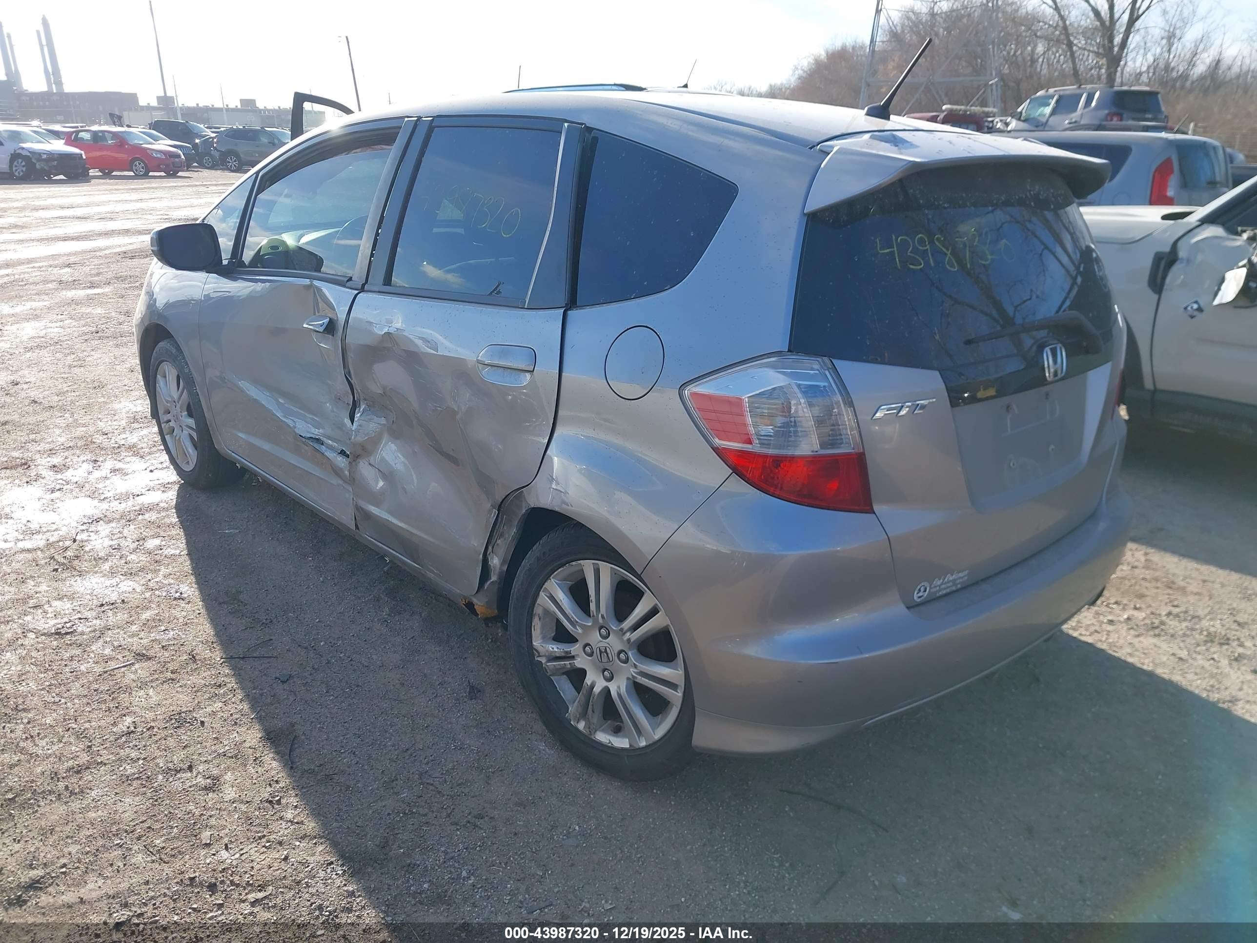 HONDA FIT image 3