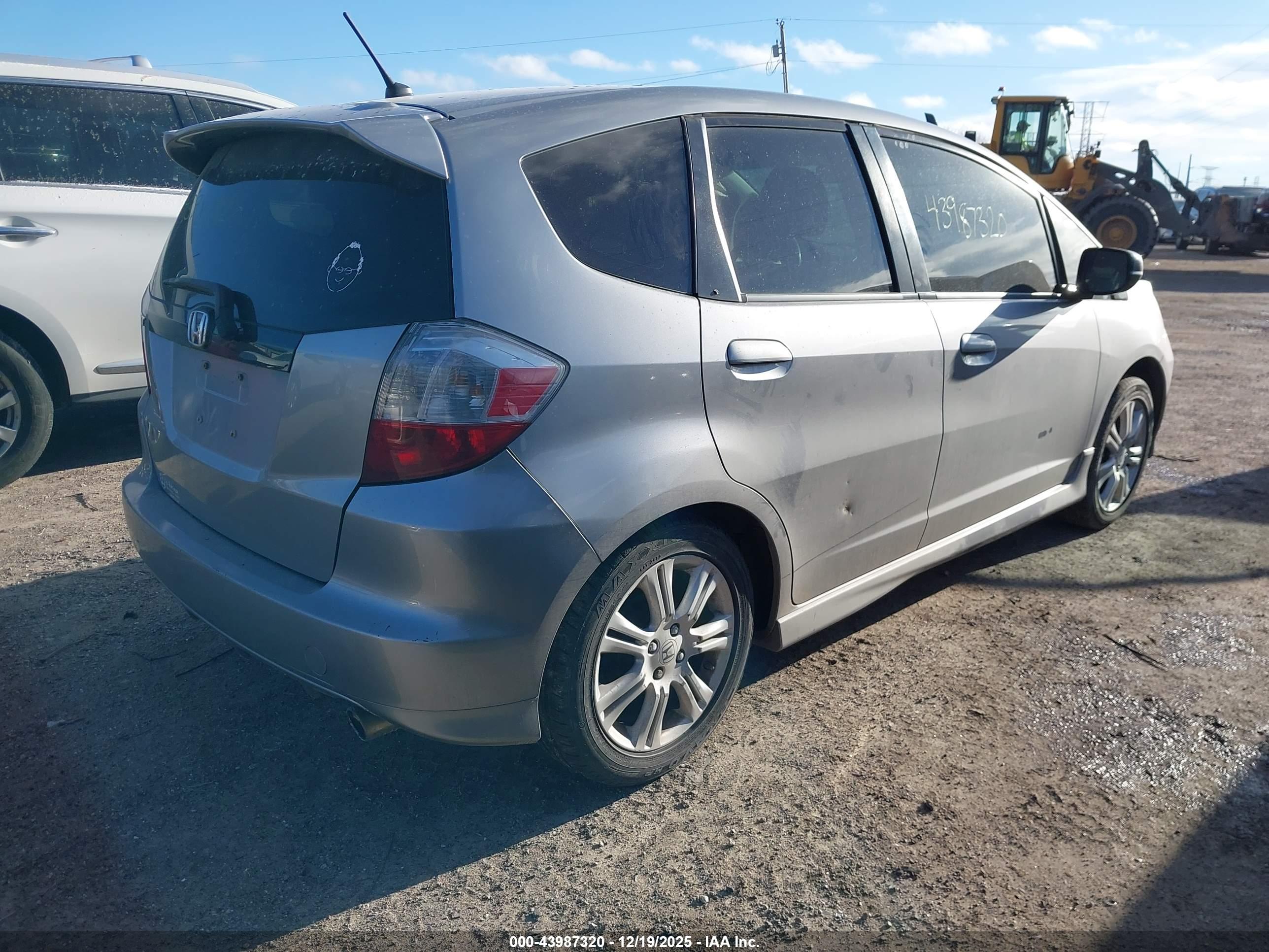 HONDA FIT image 4