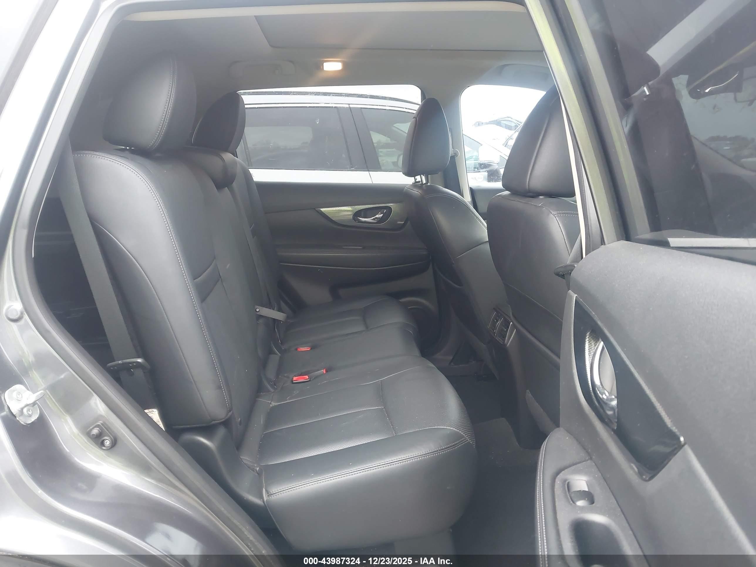 NISSAN ROGUE image 8