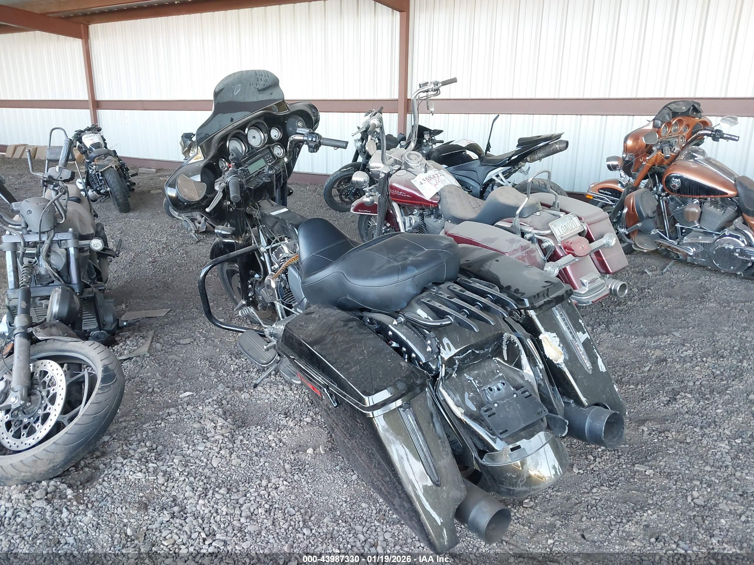 HARLEY-DAVIDSON FLHX image 3